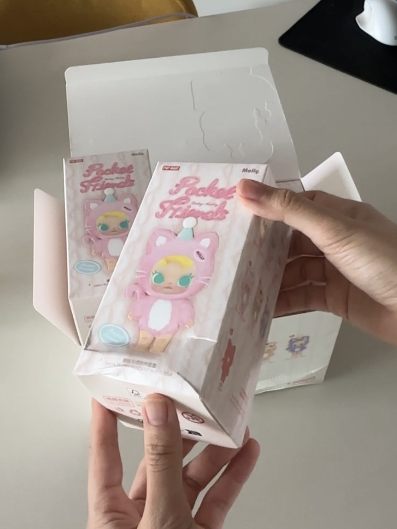 Pop Mart Baby Molly Pocket Friends Series Vinyl Plush Pendant (6 Blind Boxes) 착용 스타일 - 2