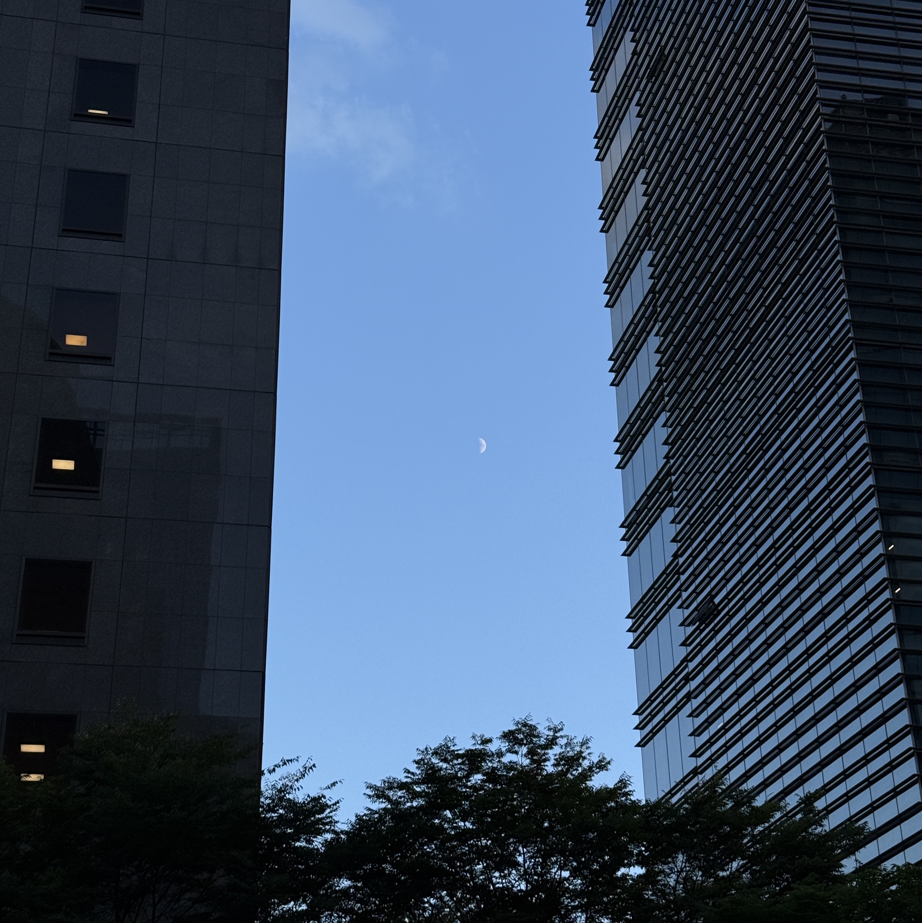Oofos x Takahiromiyashita The Soloist The Day The Whole World Went Away Flip-Flop Black 착용 스타일 - 3