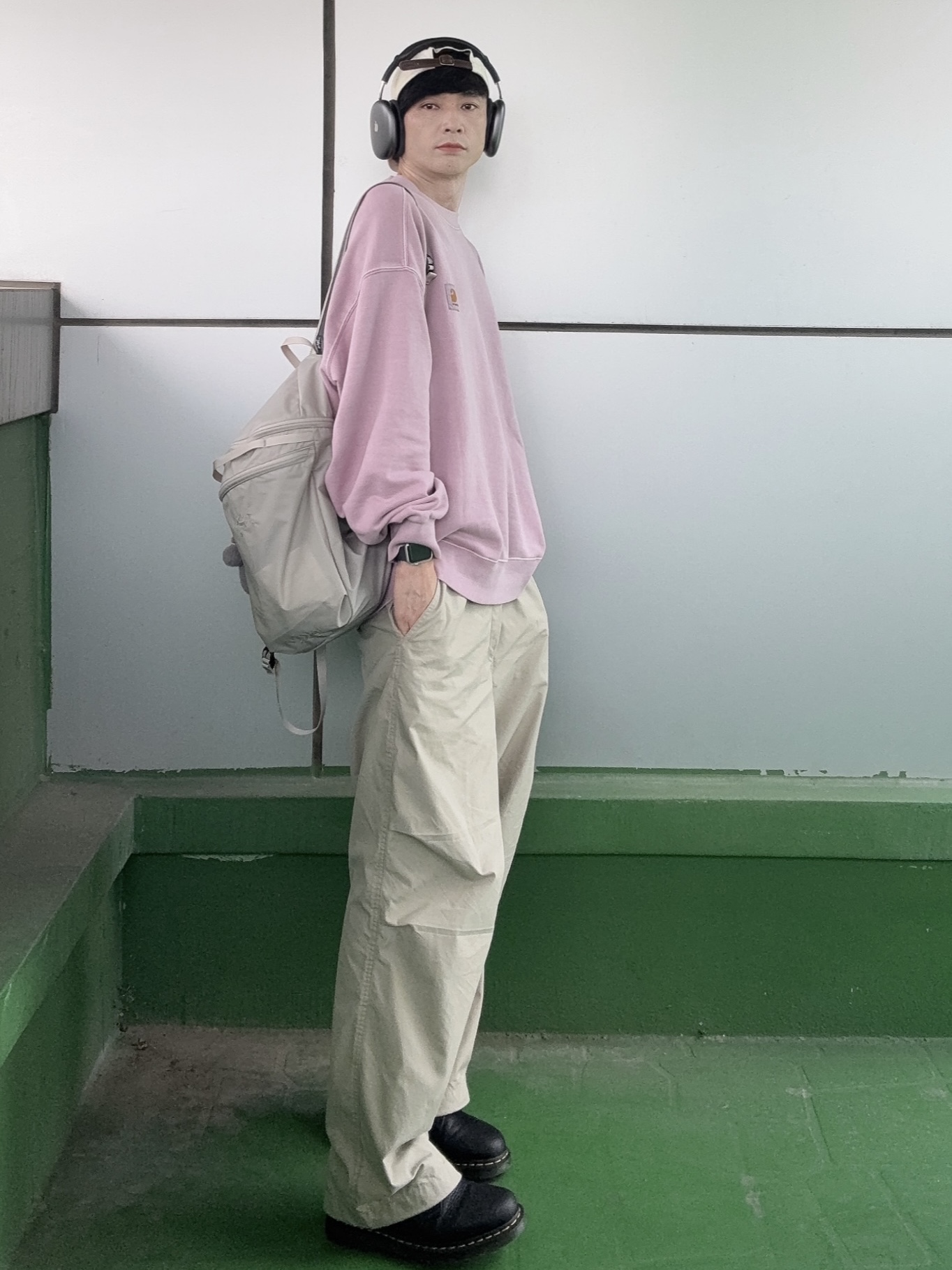 Dr. Martens 1461 Ambassador Black, Uniqlo C Wide Parachute Pants Beige - KR 착용 스타일 - 3