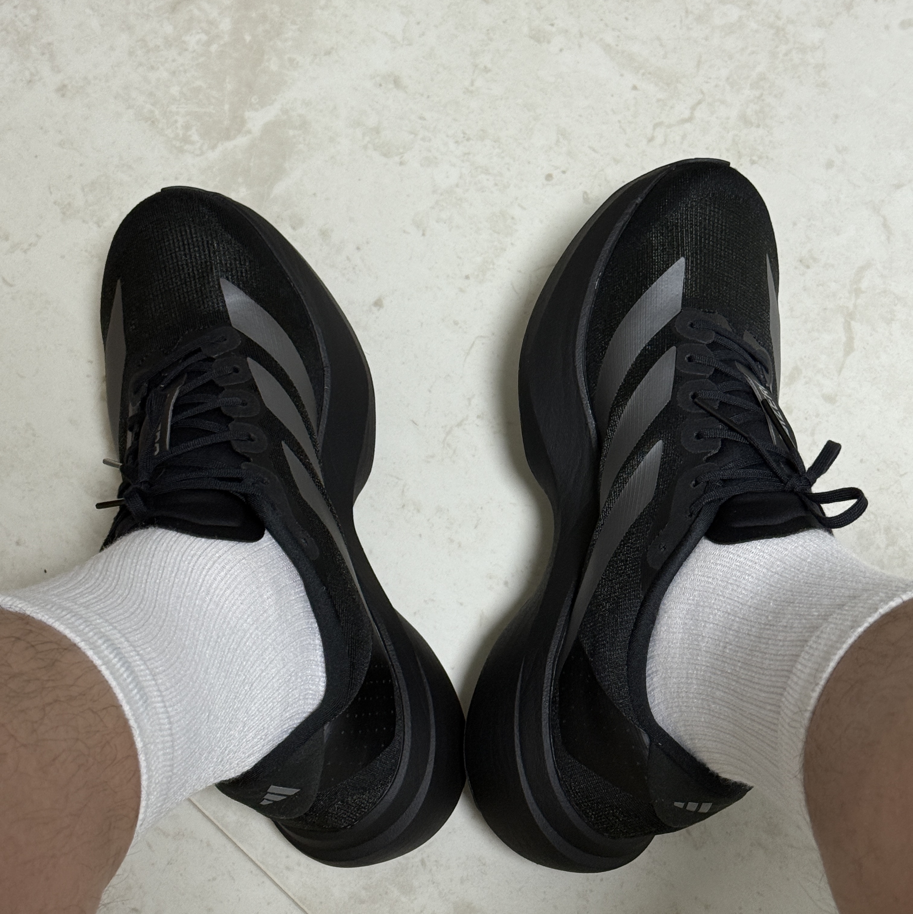 Adidas Adizero EVO SL Core Black Iron Metallic 착용 스타일 - 2