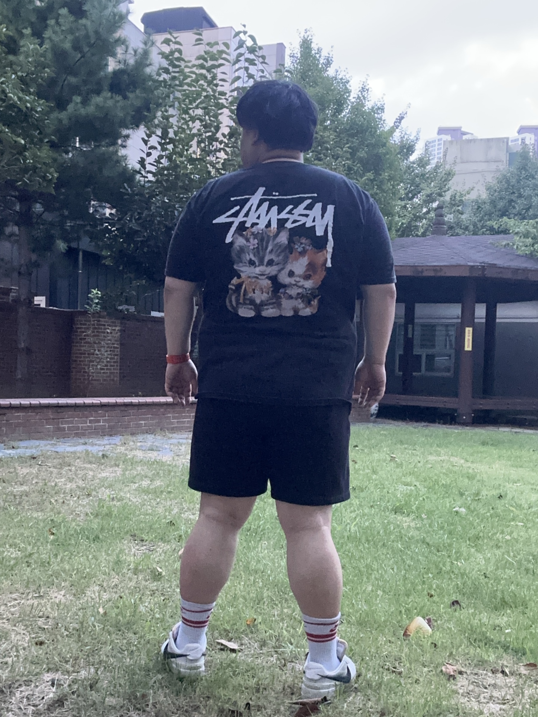 Essentials Fleece Soccer Short Black - 24FW, Stussy Kittens T-Shirt Black 착용 스타일