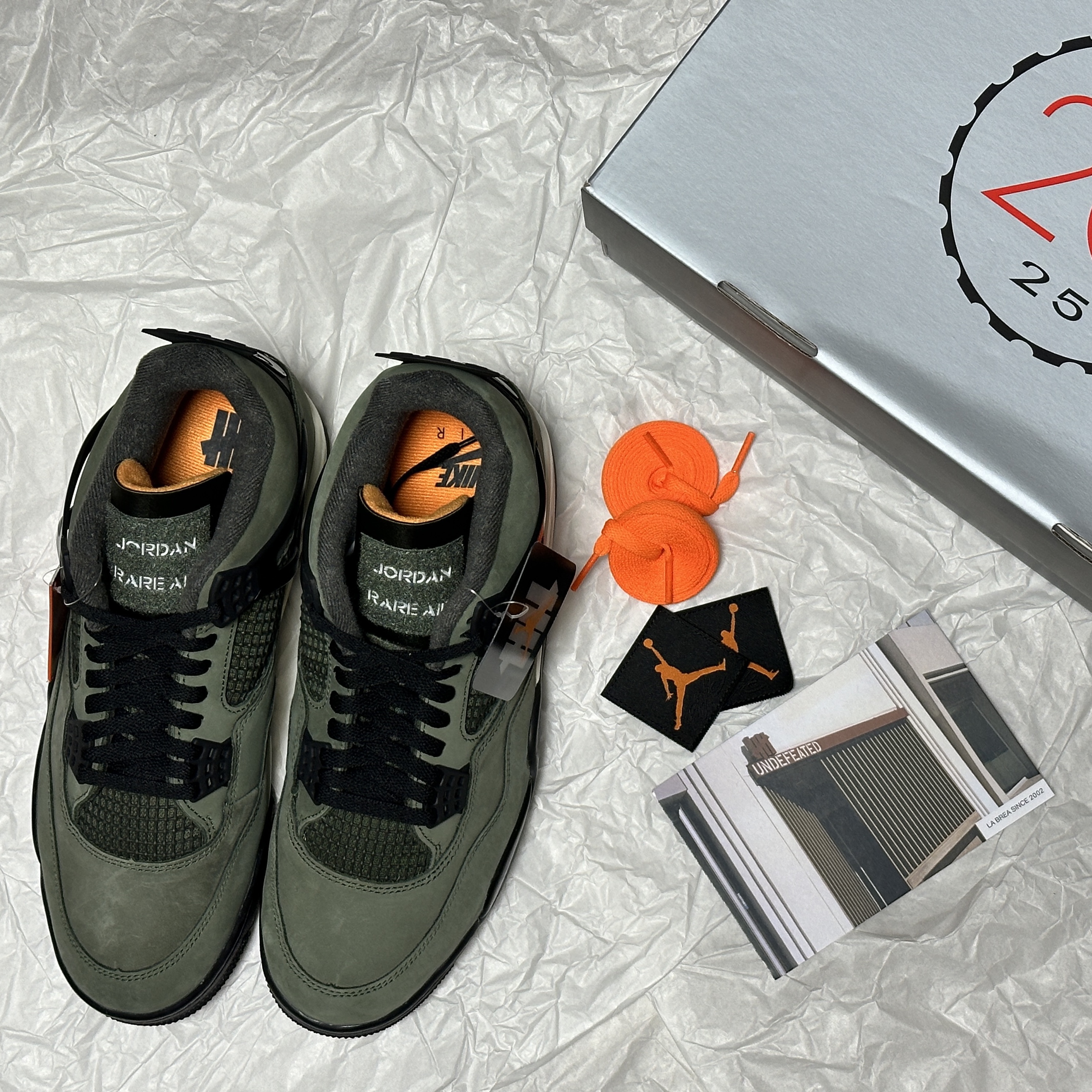 Jordan 4 x Undefeated Retro OG SP Deep Green and Clementine 착용 스타일