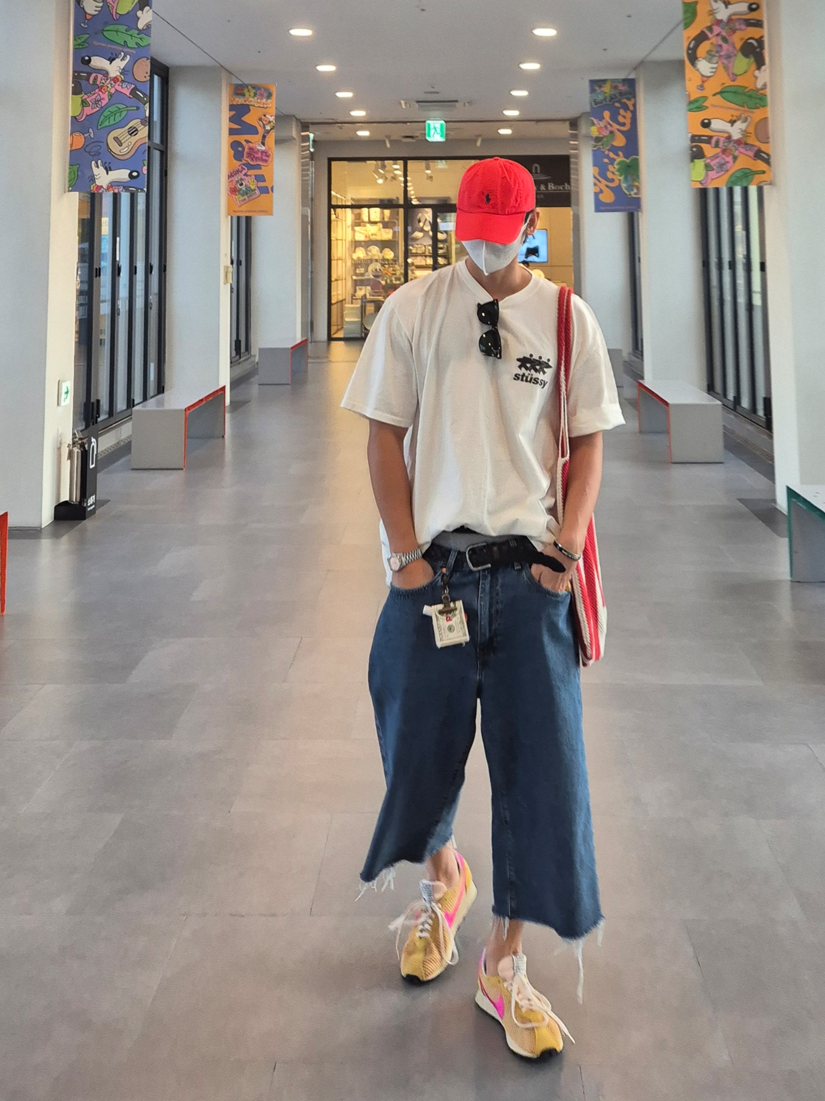 Stussy Surfwalk Pigment Dyed T-Shirt Natural, Nike x Stussy LD-1000 SP Sanded Gold and Laser Fuchsia 착용 스타일 - 2