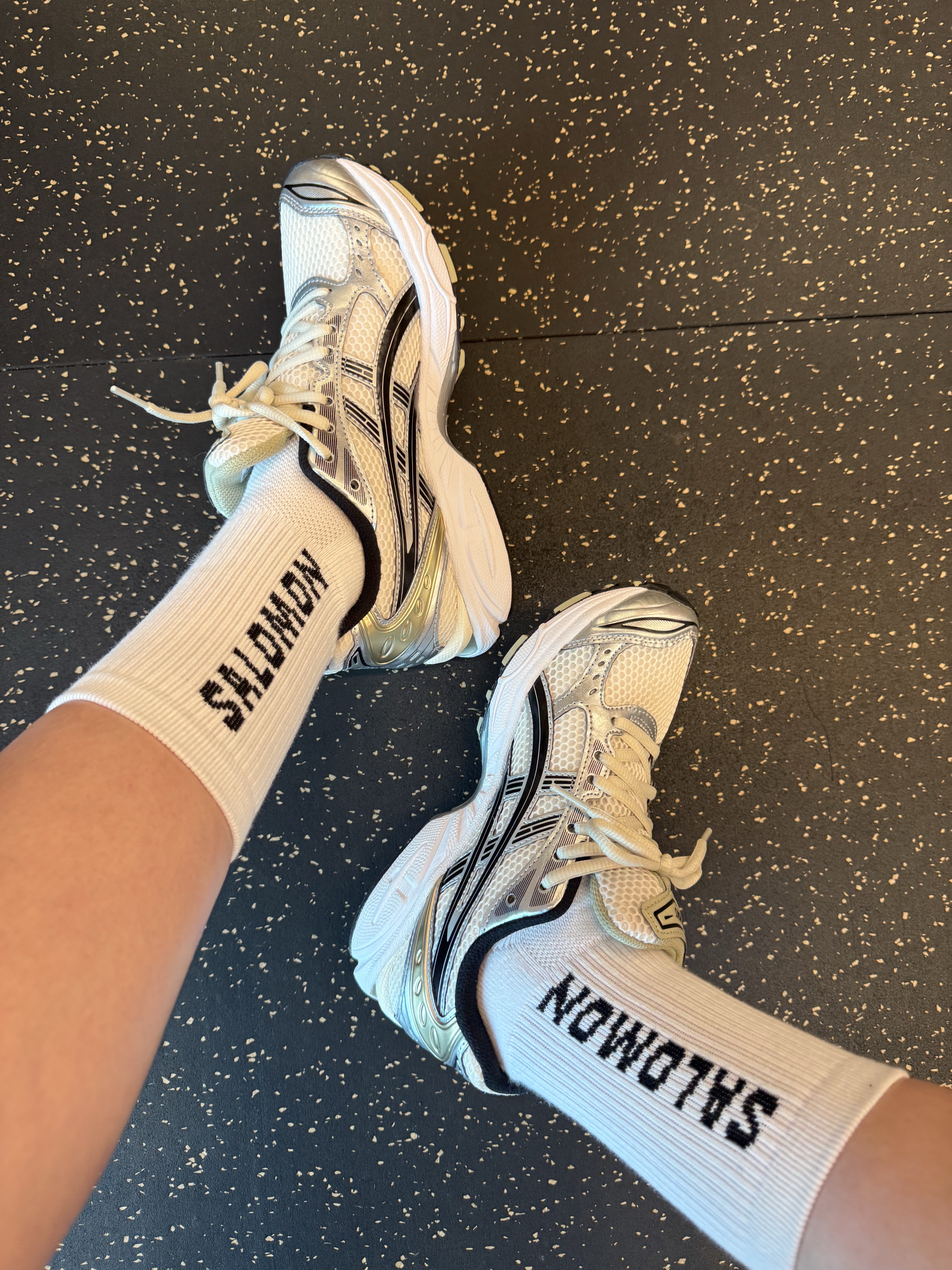 Asics Gel-Kayano 14 Birch Pure Silver, [10% 적립] Garmin Forerunner 265 Music GPS Black (WiFi) 착용 스타일 - 2