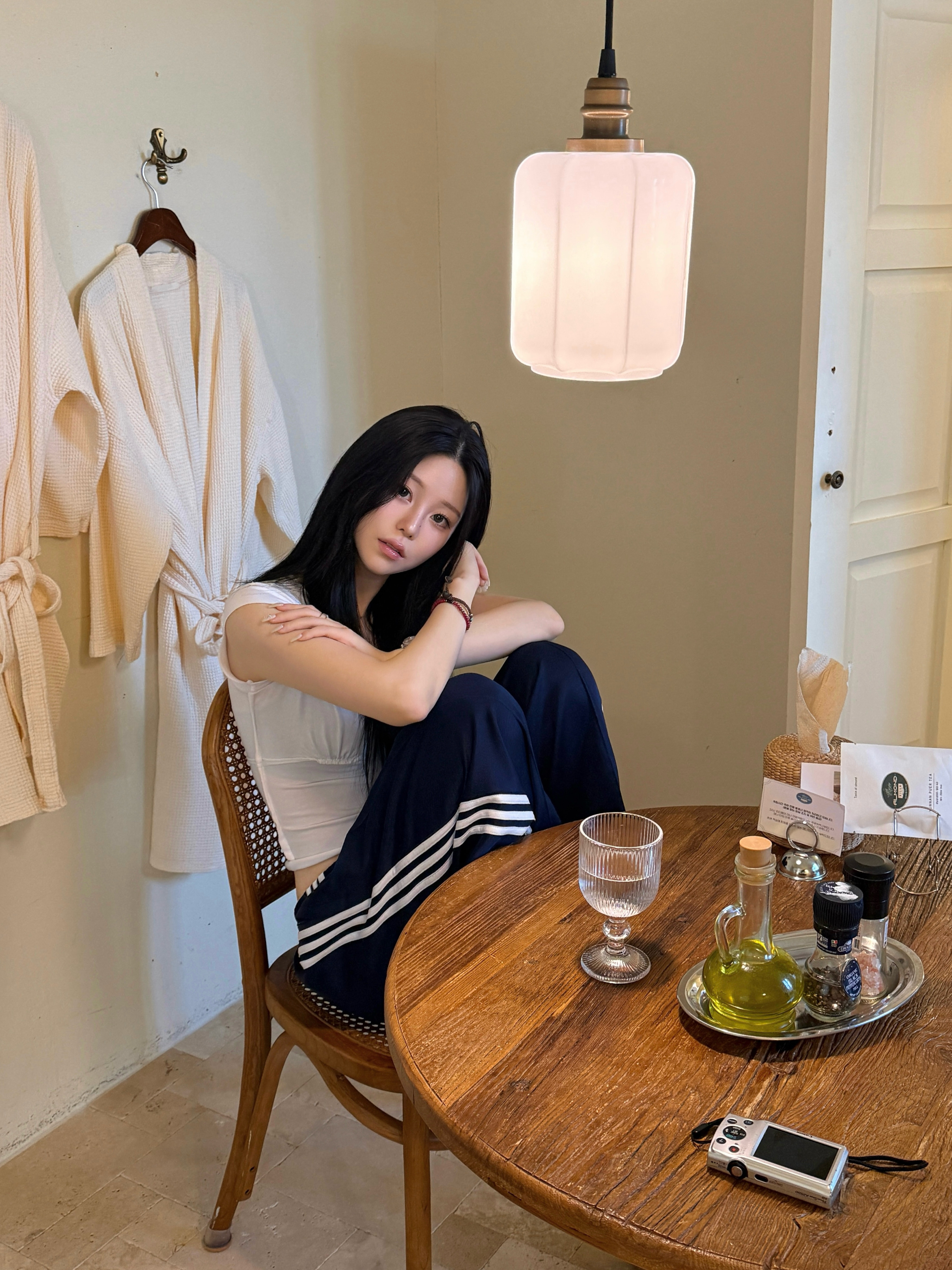 Adidas Adicolor Baggy Fit Firebird Track Pants Night Indigo - KR Sizing, Adidas Adicolor Baggy Fit Firebird Track Pants Night Indigo - US Sizing 착용 스타일 - 1