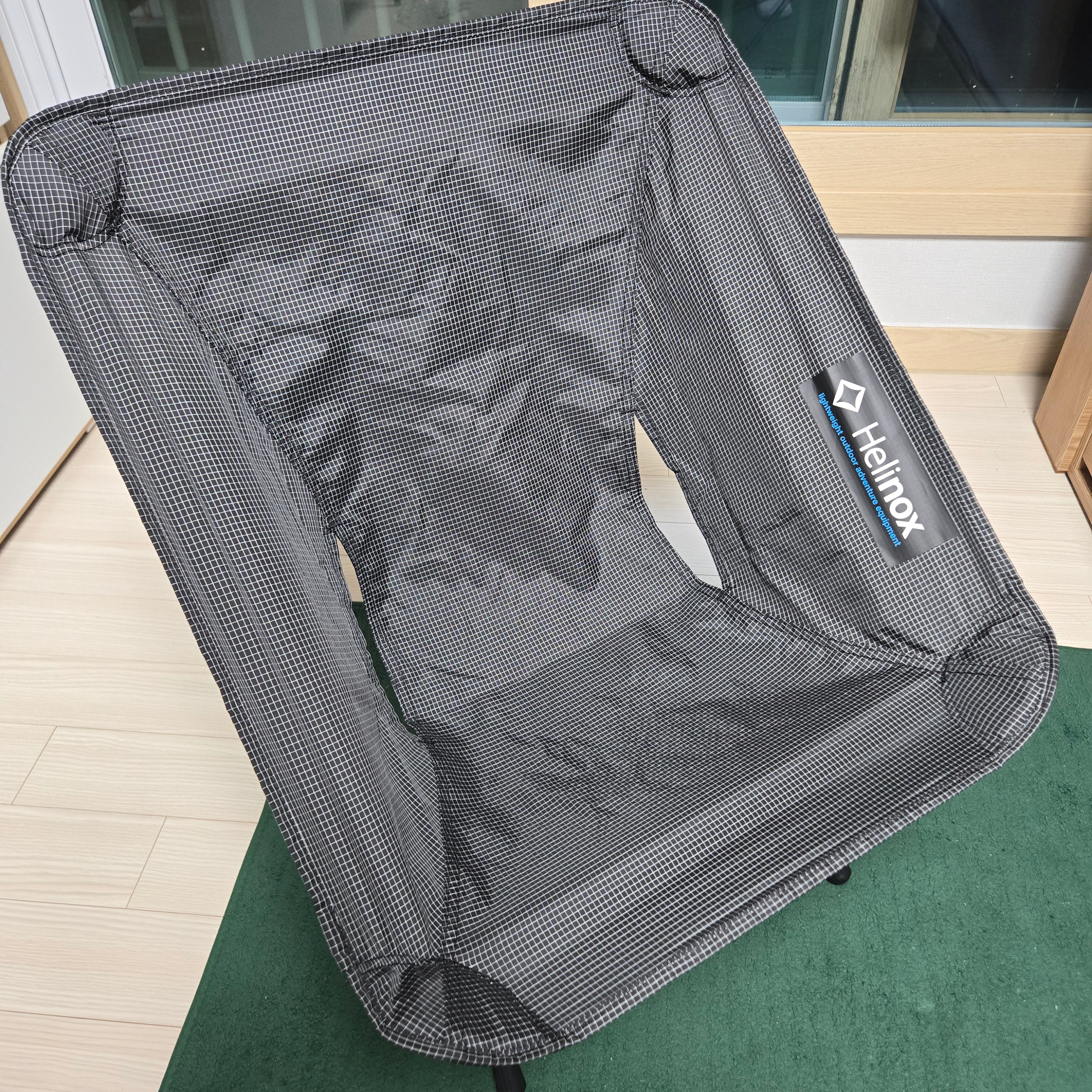 Helinox Chair Zero Black 착용 스타일