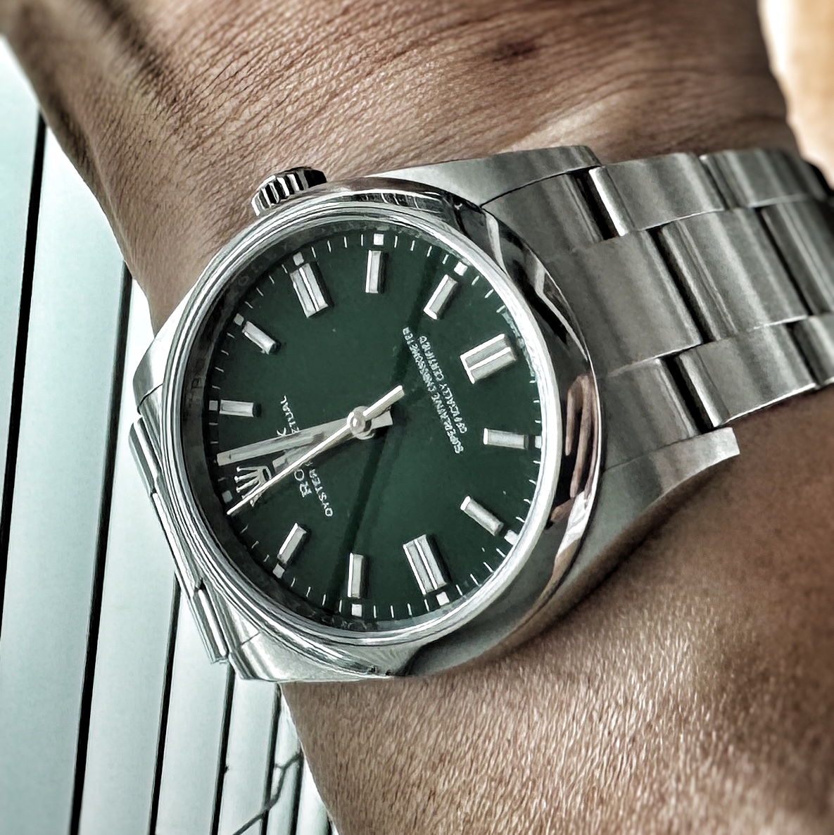 Rolex Oyster Perpetual 36mm 126000 Green Oyster, Rolex Submariner Date 41mm 126618LN Black Oyster 착용 스타일 - 1
