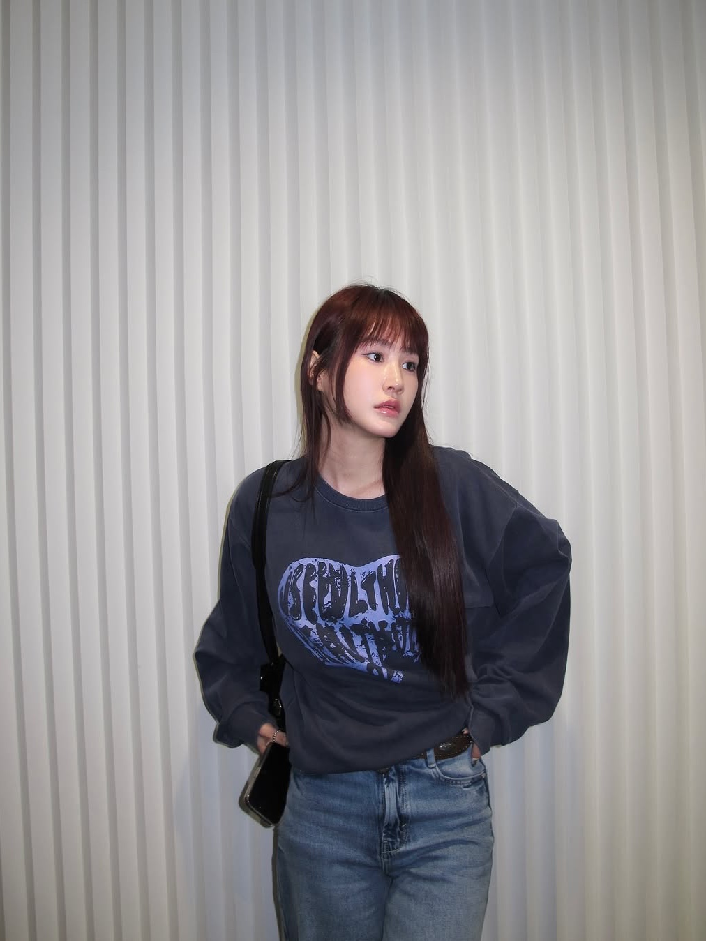 Knitted Knitted Pigment Heart Sweatshirt Blue 착용 스타일