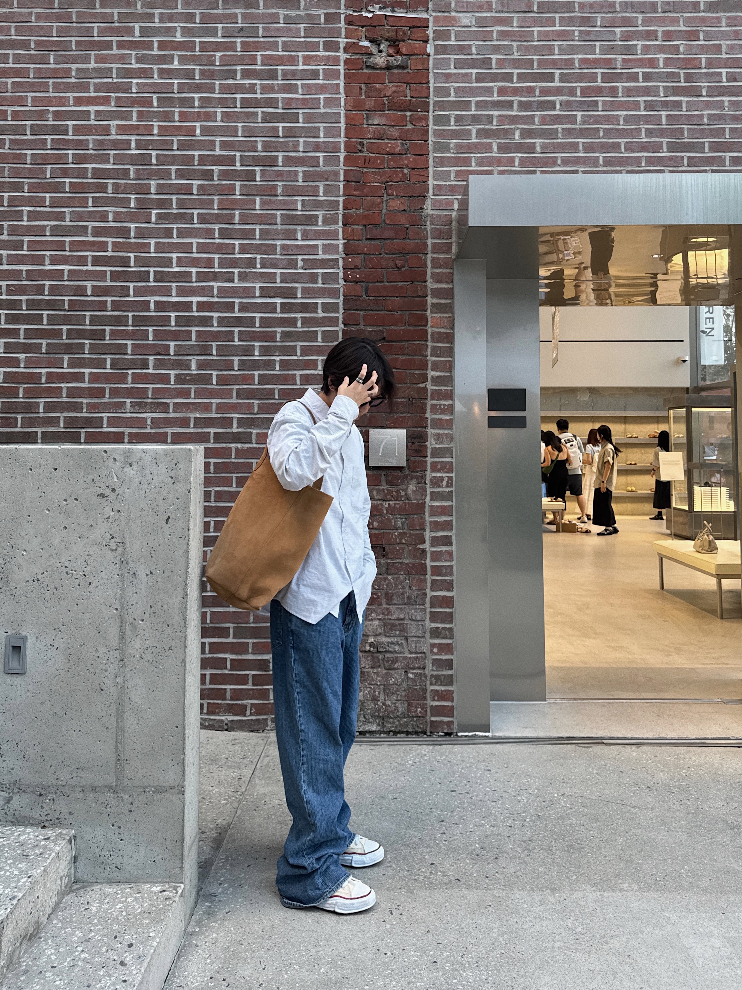 STU Stripe Denim Pants Mid Blue, Maison Mihara Yasuhiro Peterson OG Sole Canvas Low-top Sneakers Natural 착용 스타일 - 2