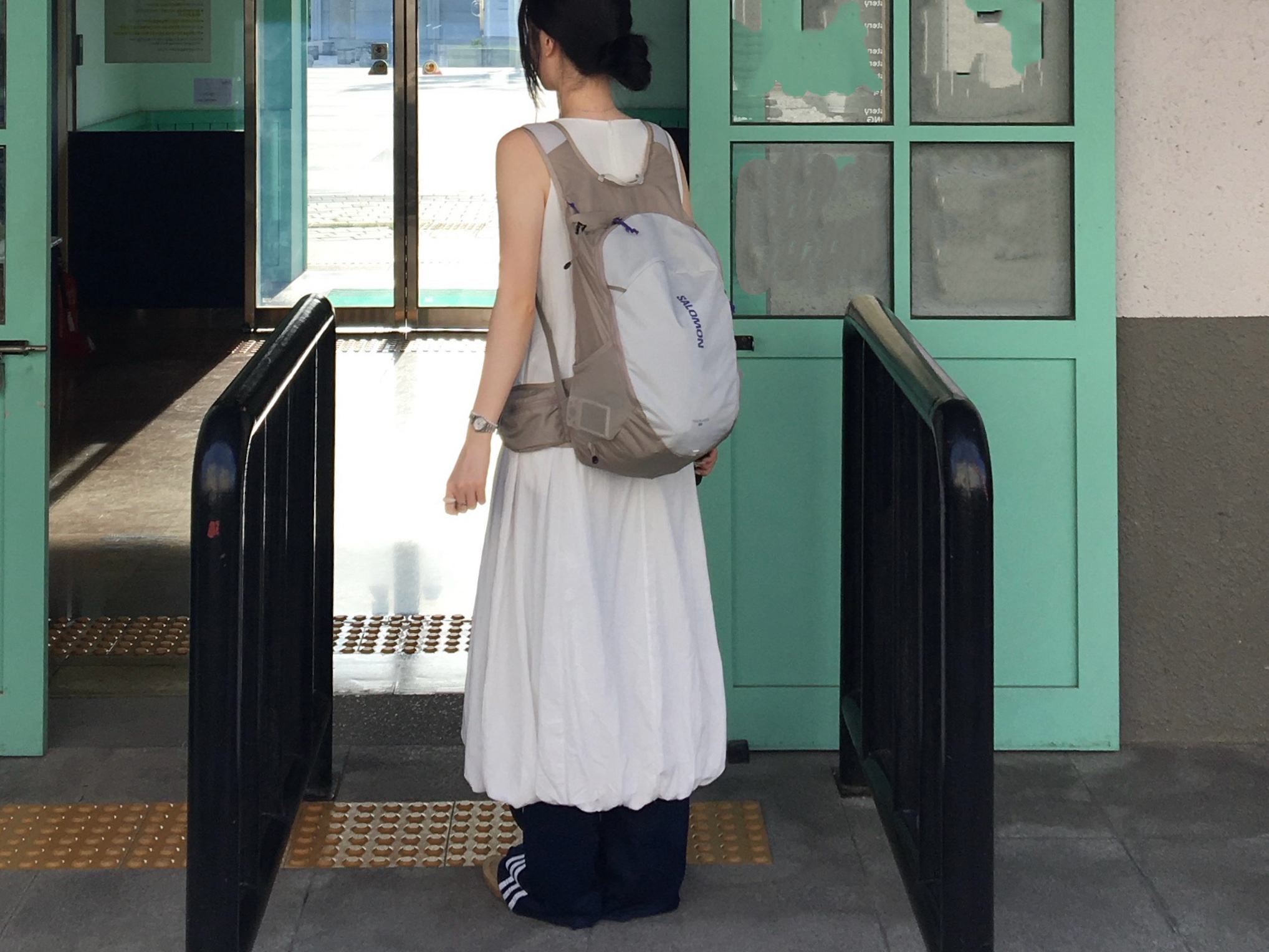 Adidas Adicolor Baggy Fit Firebird Track Pants Night Indigo - KR Sizing, Salomon Trailblazer 20 Vintage Khaki Glacier Grey 착용 스타일 - 6