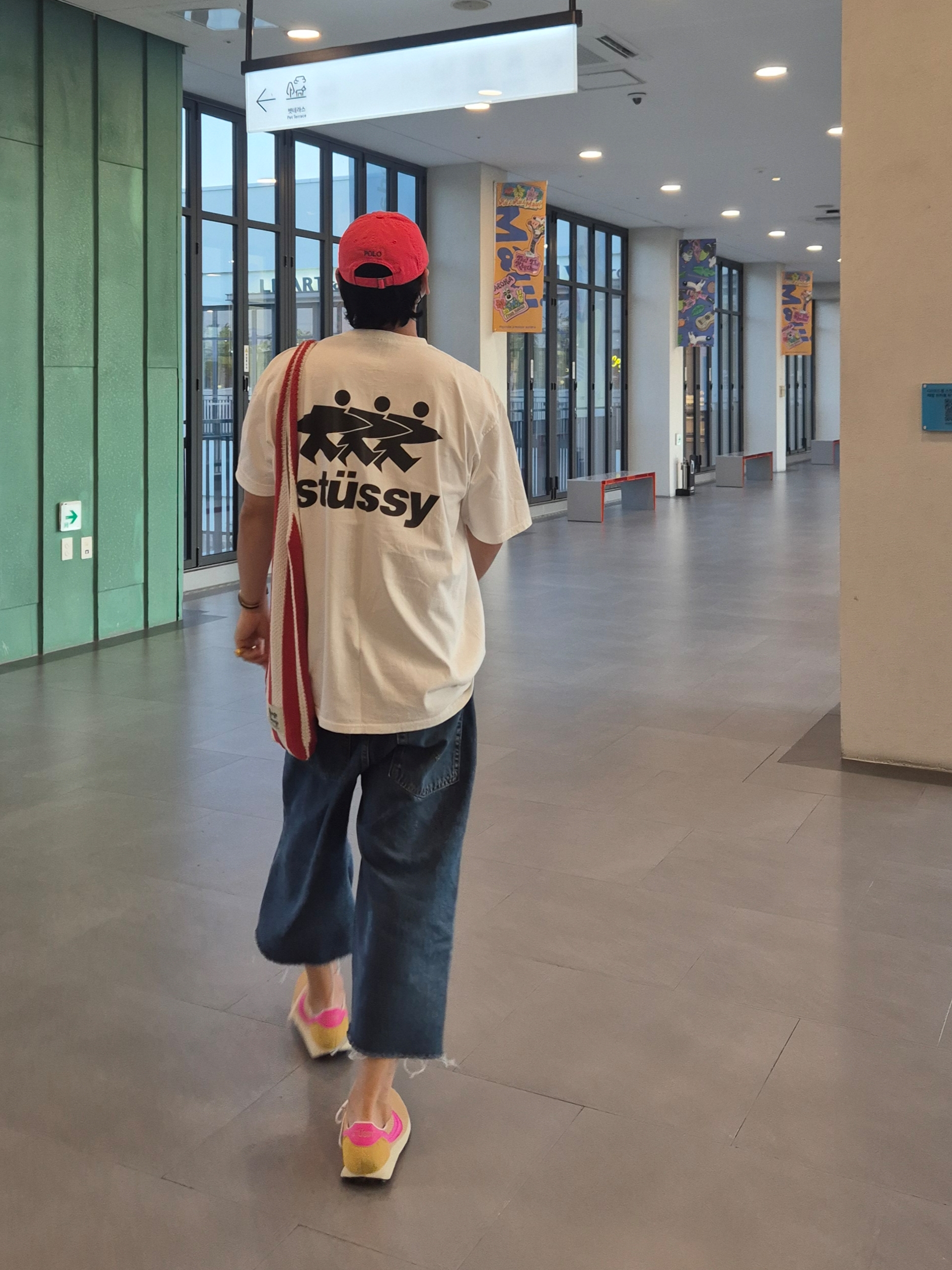 Stussy Surfwalk Pigment Dyed T-Shirt Natural, Nike x Stussy LD-1000 SP Sanded Gold and Laser Fuchsia 착용 스타일 - 1