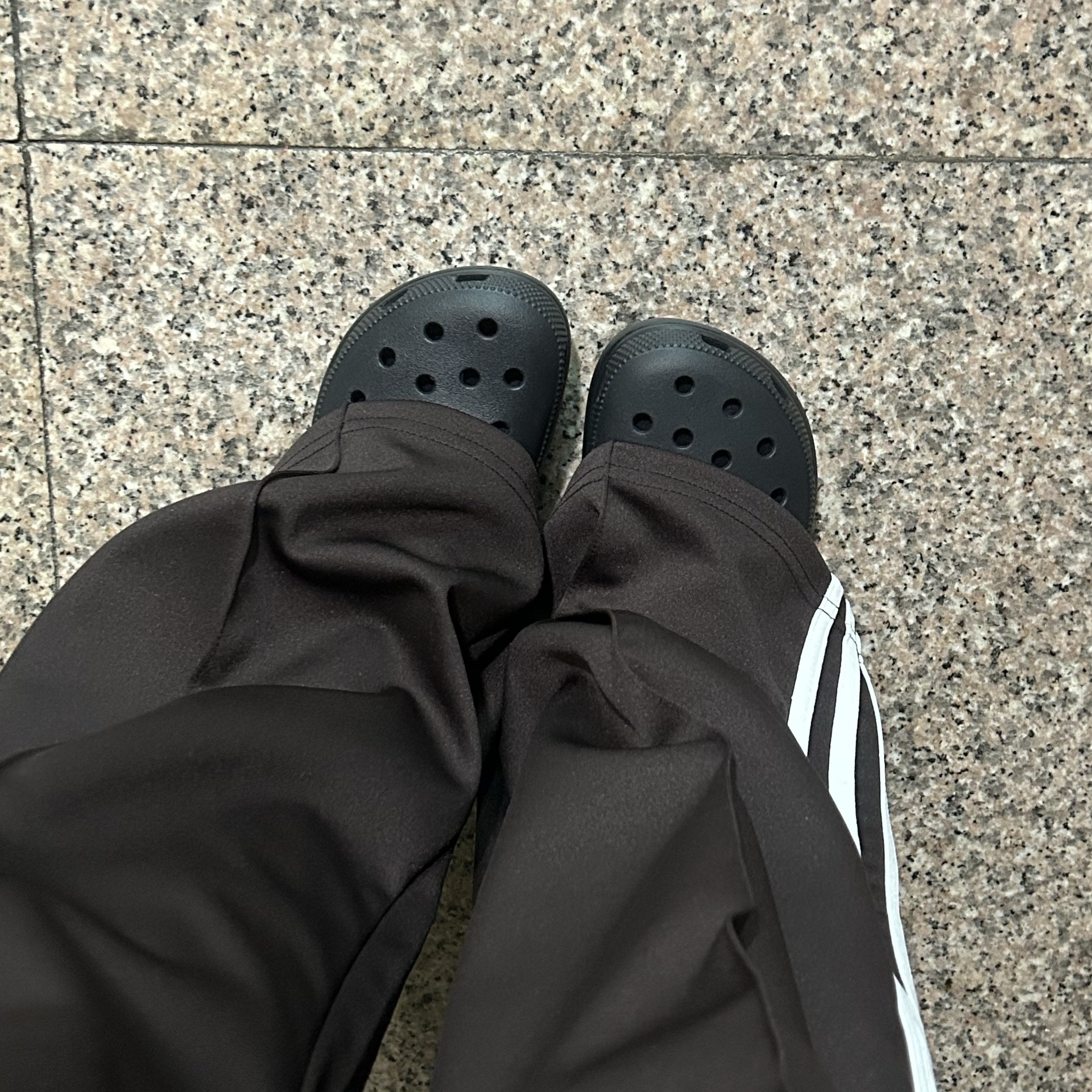 (W) Crocs Classic Platform Clog Black, Stanley The Quencher ProTour Flip Straw Tumbler 591ml Cherry Blossom 착용 스타일 - 2