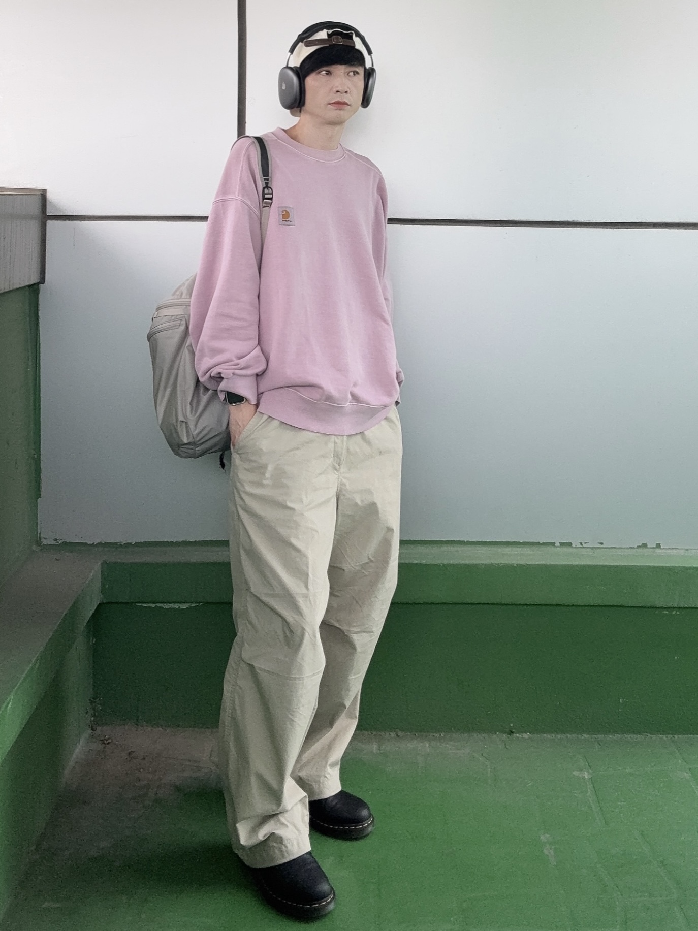 Dr. Martens 1461 Ambassador Black, Uniqlo C Wide Parachute Pants Beige - KR 착용 스타일 - 2