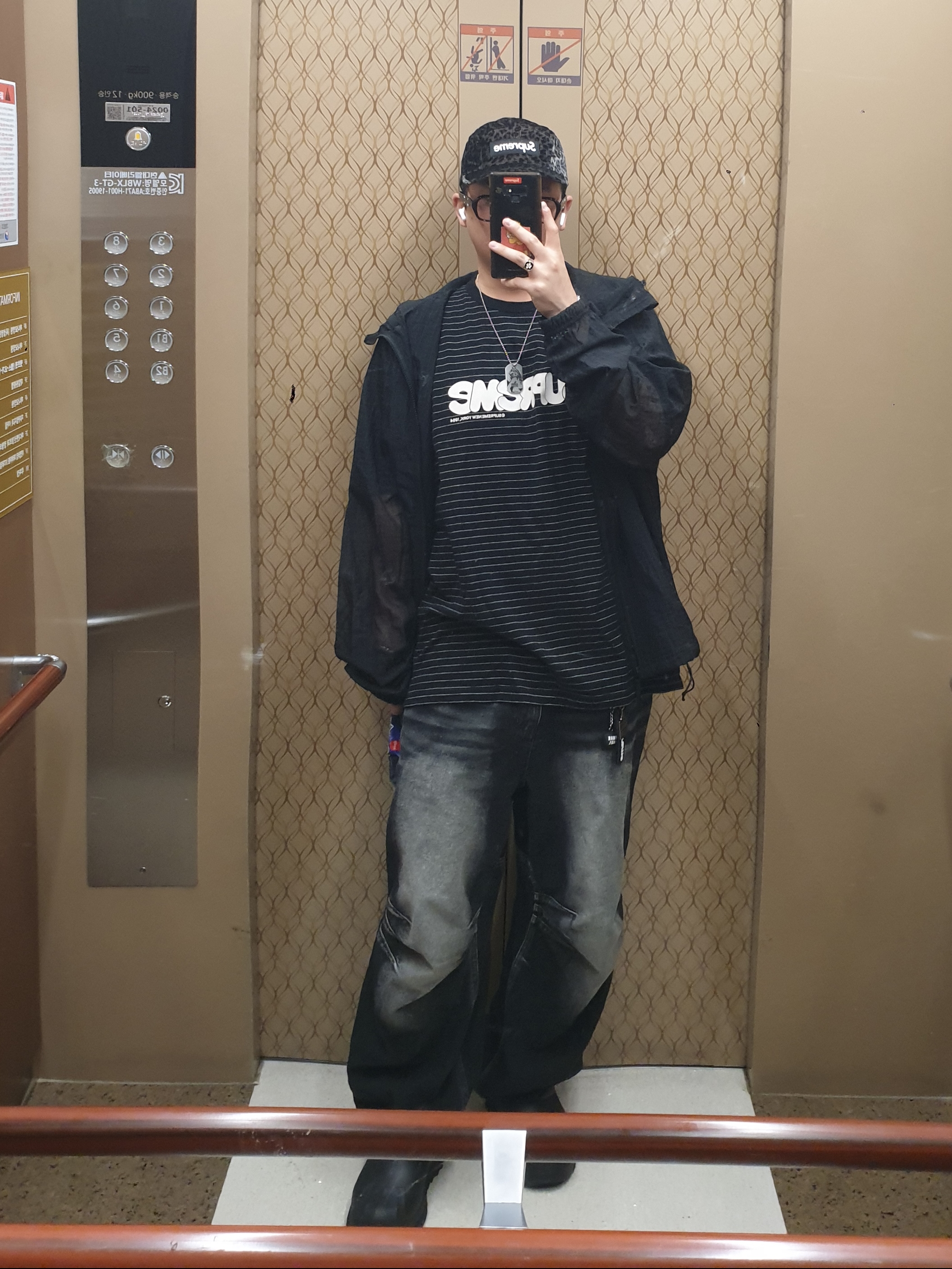 Supreme Leopard Velvet Camp Cap Black - 24SS, Supreme Bubble S/S Top Black - 25SS 착용 스타일