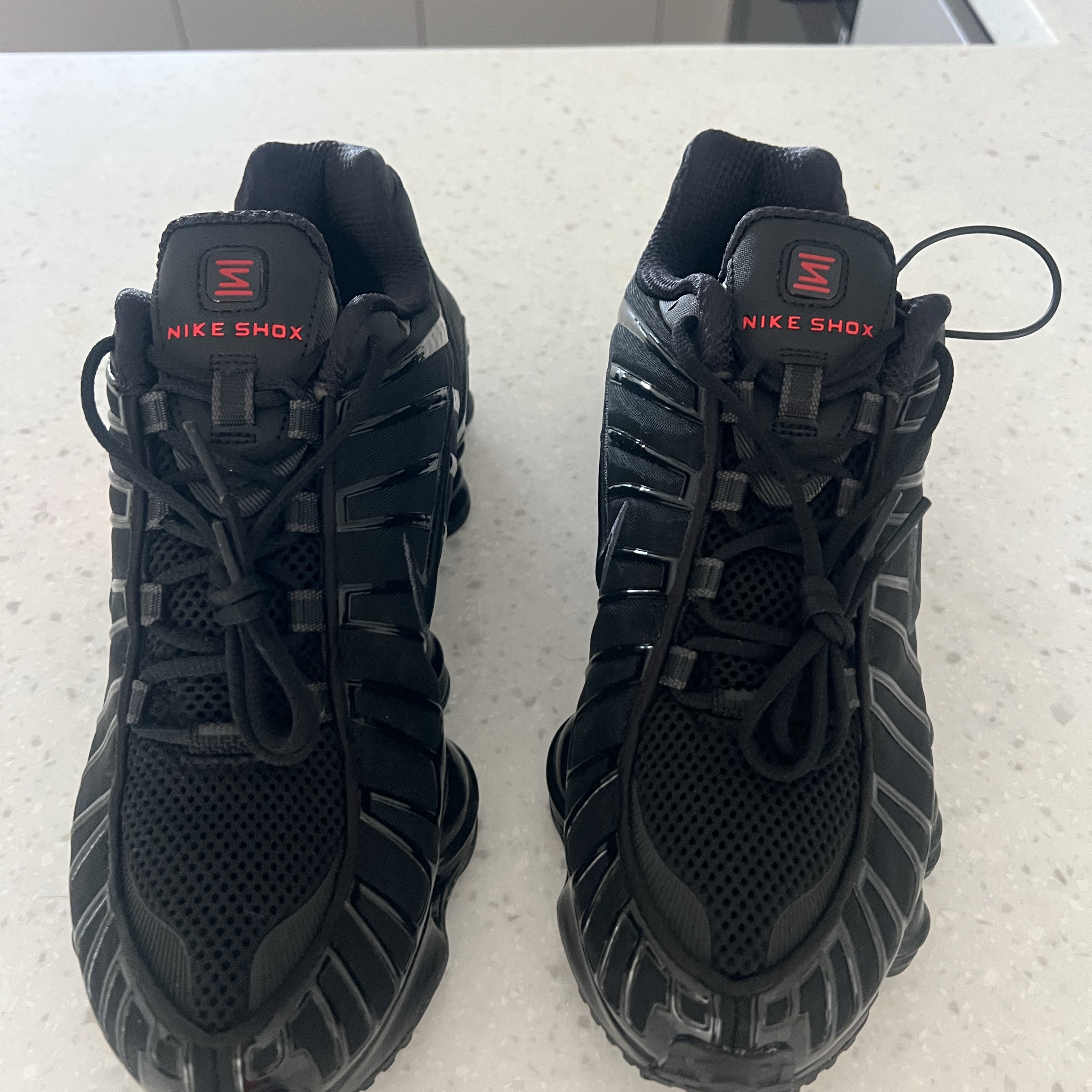 (W) Nike Shox TL Black and Max Orange 착용 스타일 - 3