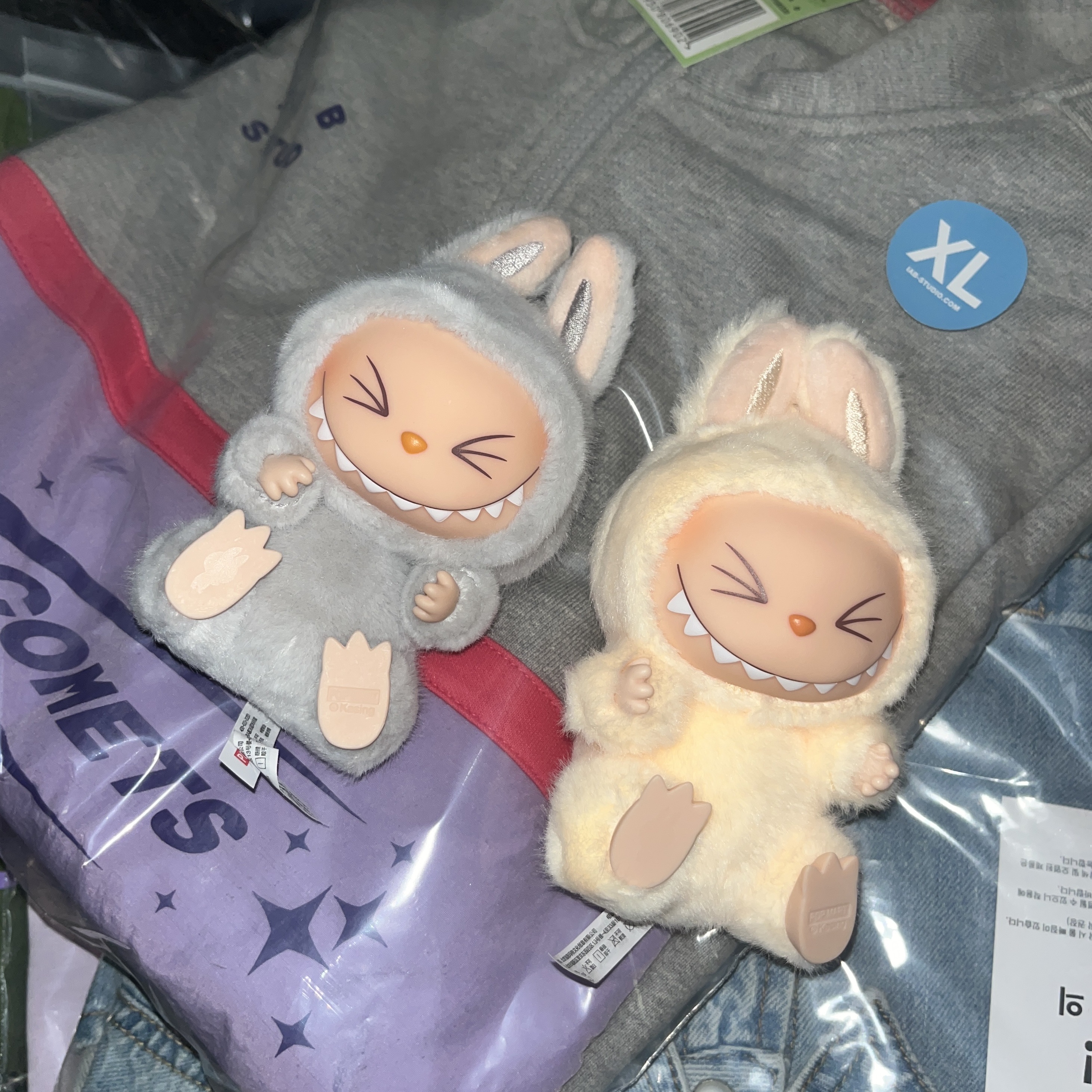 Pop Mart Labubu Let's Play Together Doll Series Sealed Case (1 Blind Box), Pop Mart Labubu Let's Play Together Doll Series Hehe Keyring (Opened Case) 착용 스타일