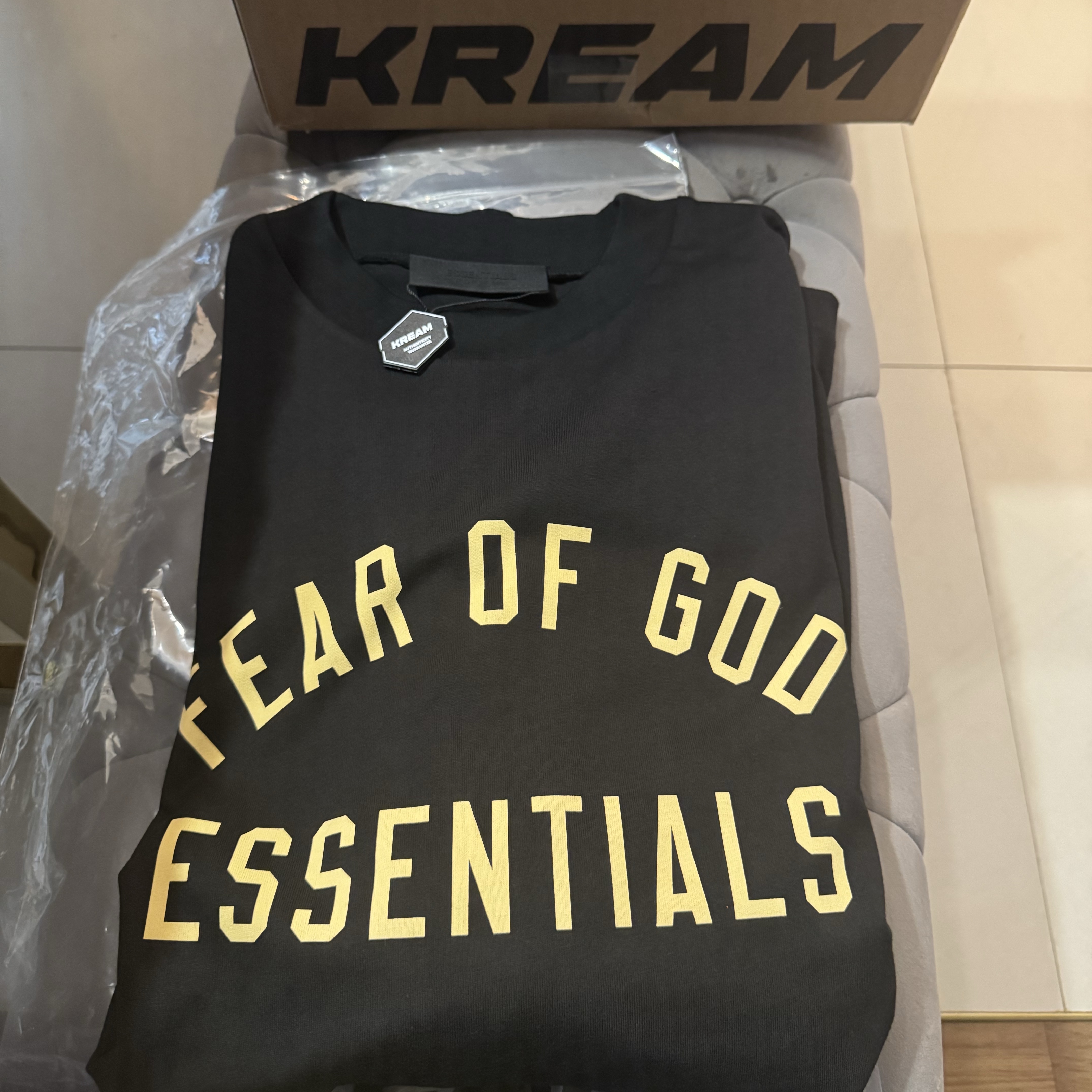 Essentials Jersey Crewneck Tee Black - 24FW 착용 스타일