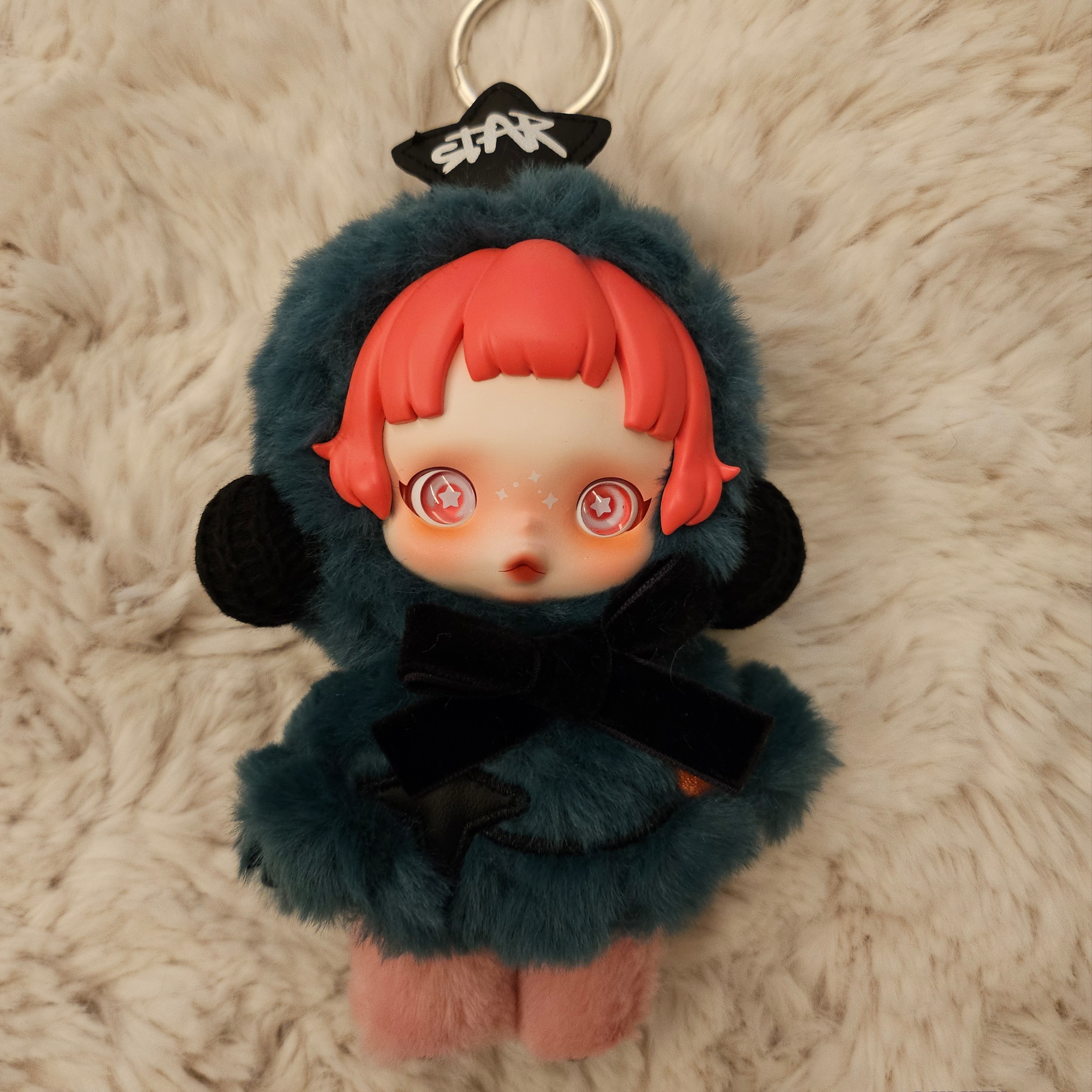 Pop Mart Skullpanda Winter Symphony Series Keyring Partita (Opened Case) 착용 스타일