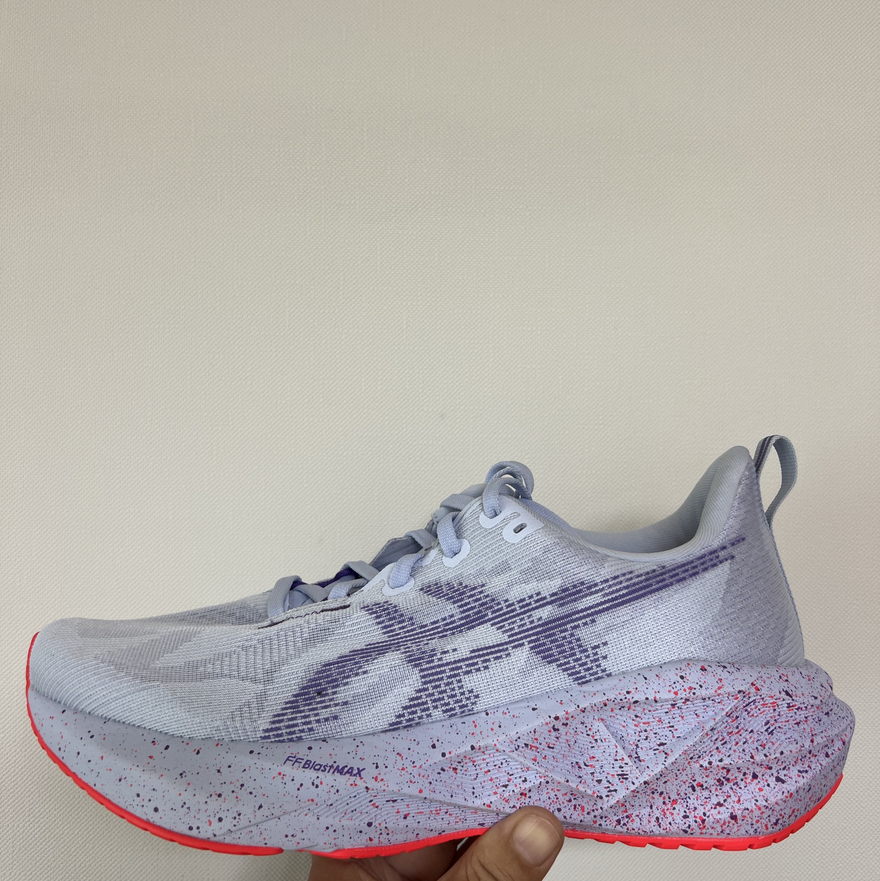 Asics Novablast 5 Tokyo Blue Fade Edo Purple 착용 스타일 - 1