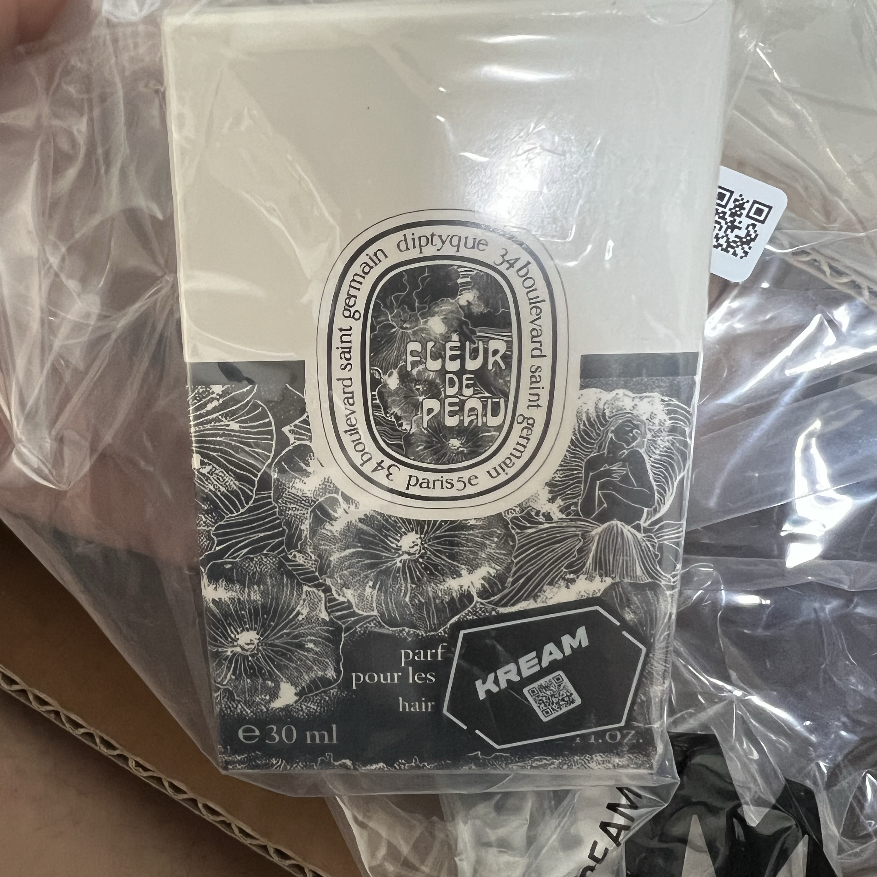 Diptyque Hair Mist Fleur De Peau 30ml 착용 스타일 - 2