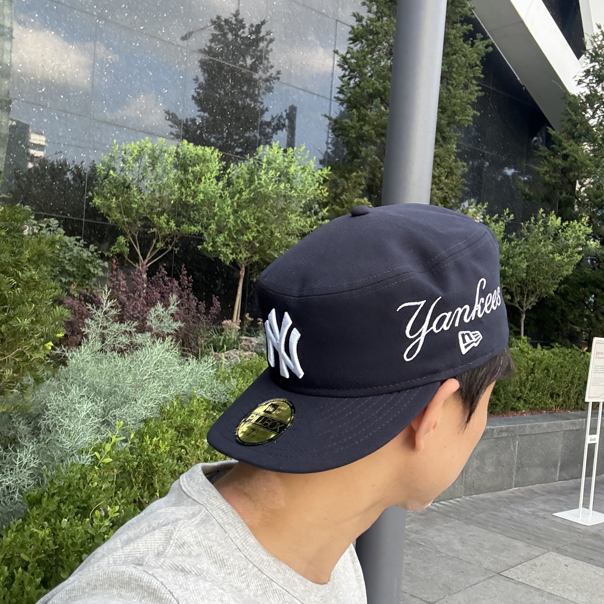 New Era MLB New York Yankees Pillbox Series Ball Cap Navy 착용 스타일