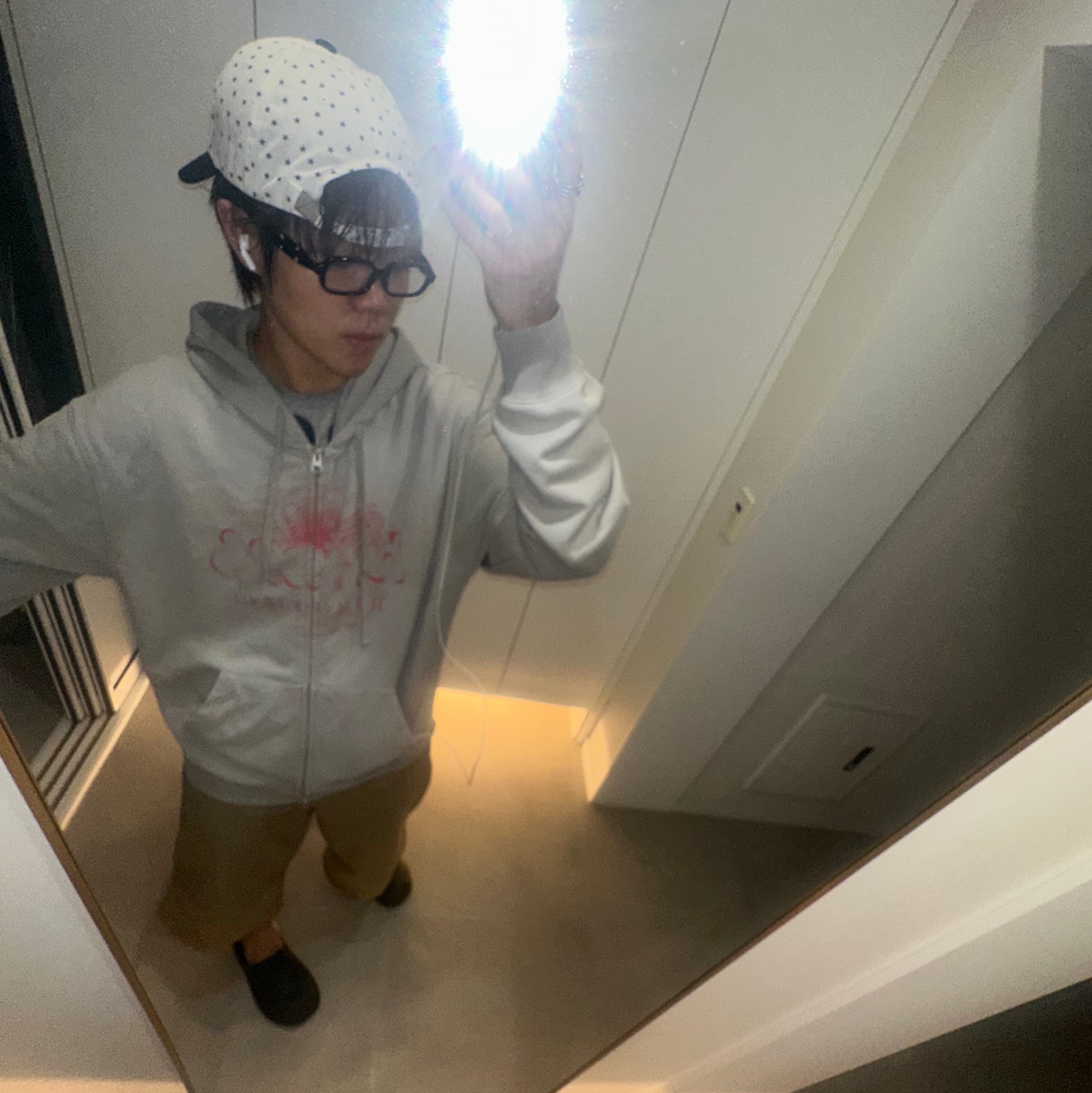 Gentle Monster x Maison Margiela MM210 Black Clear 착용 스타일