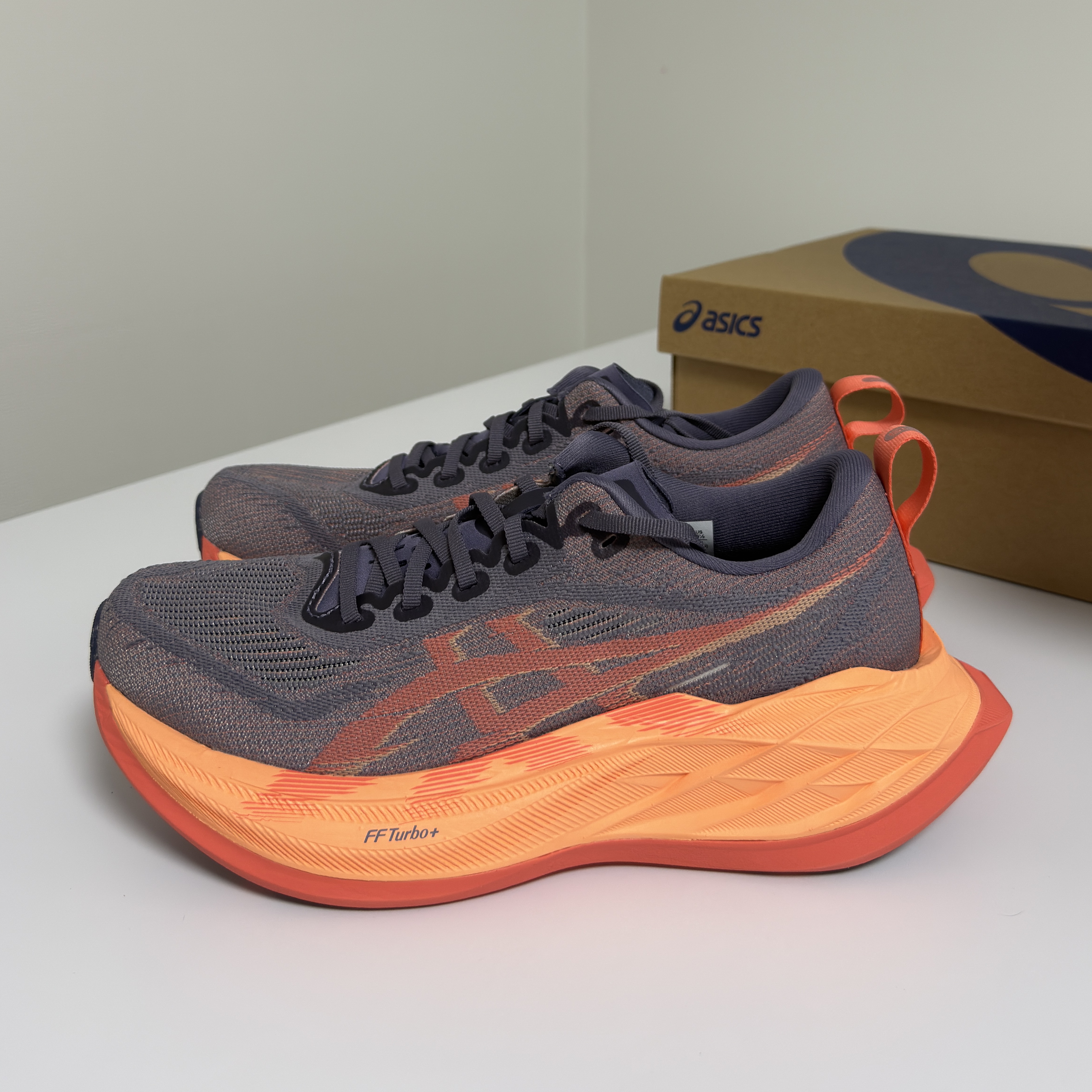 Asics Superblast 2 Greyish Purple Coral Reef, Asics Superblast 2 Black White 착용 스타일 - 1