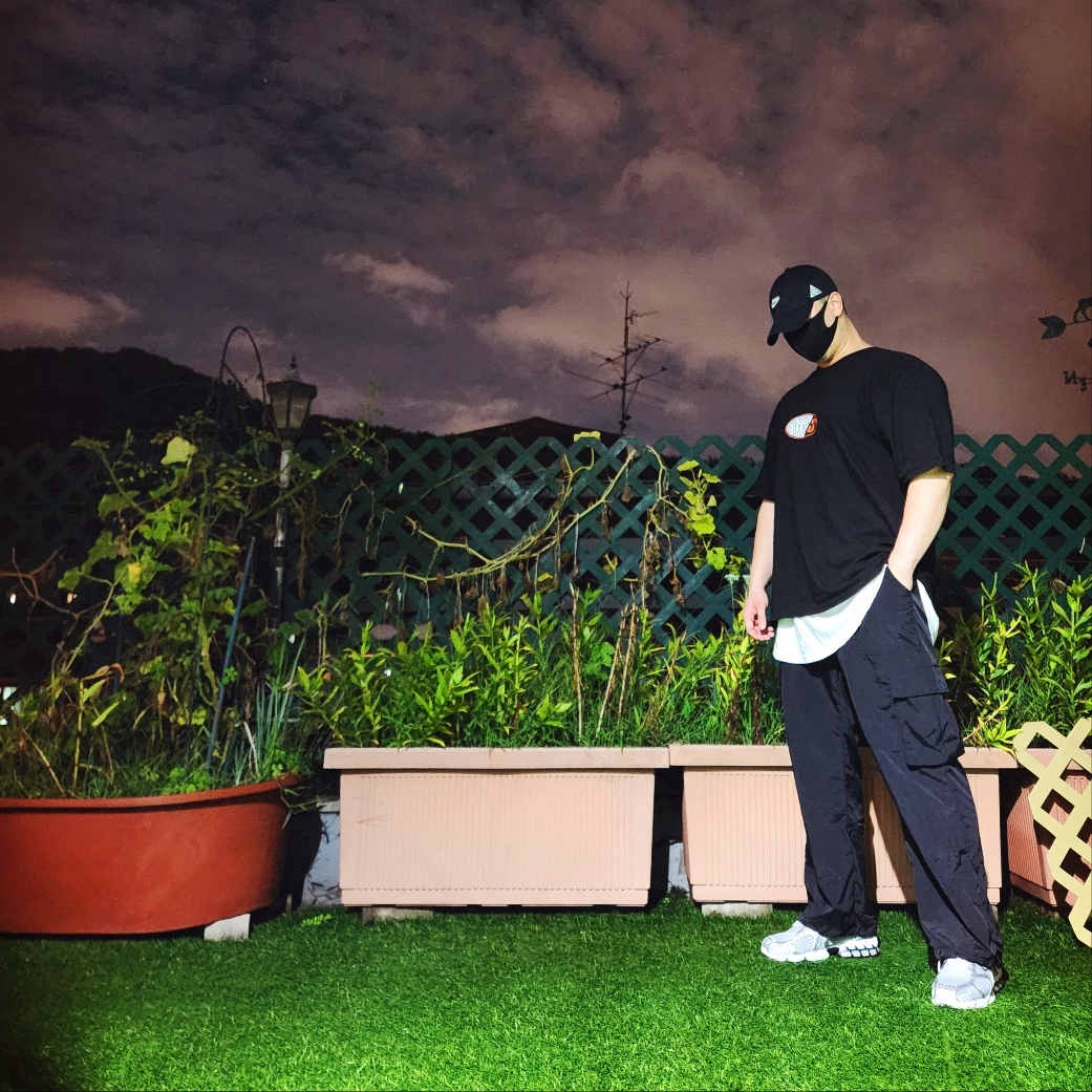Stussy Pitstop Pigment Dyed T-Shirt Black, Nike Air Zoom Spiridon Cage 2 Metallic Silver 착용 스타일 - 1