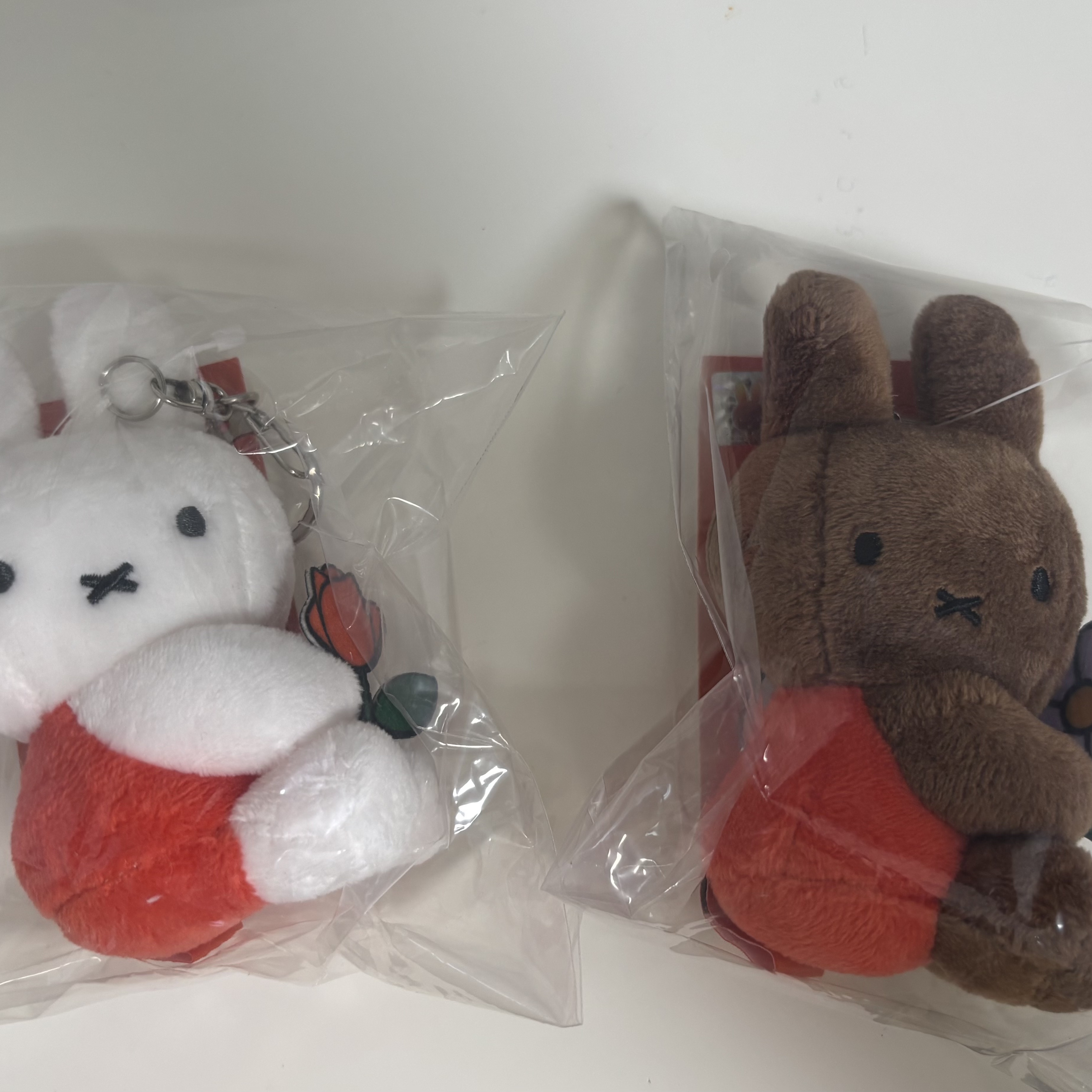Many a Little Miffy With A Flower Key Ring 8cm Brown 착용 스타일