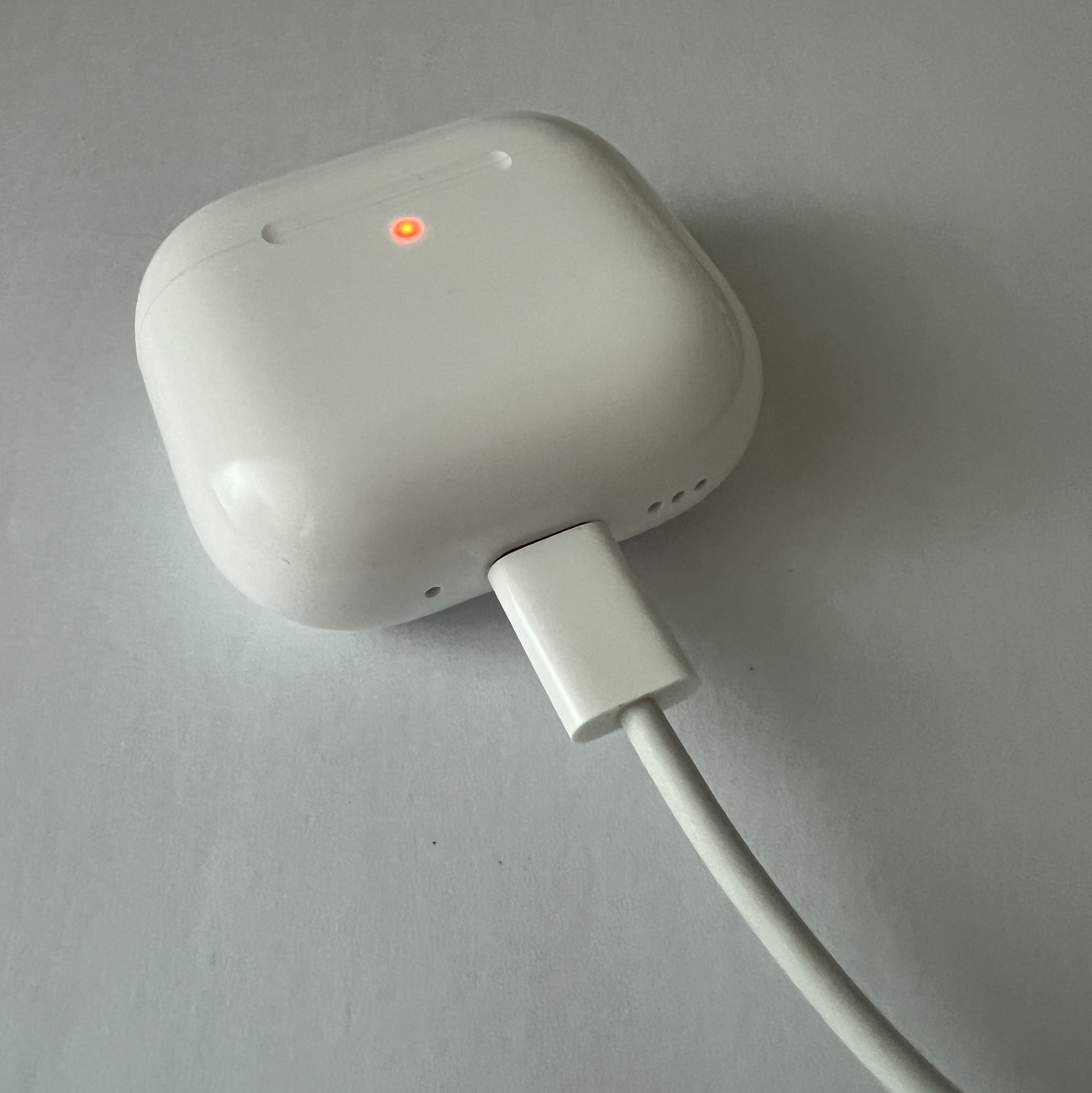 Apple AirPods 4th Gen with Active Noise Cancellation (Korean Ver.) 착용 스타일