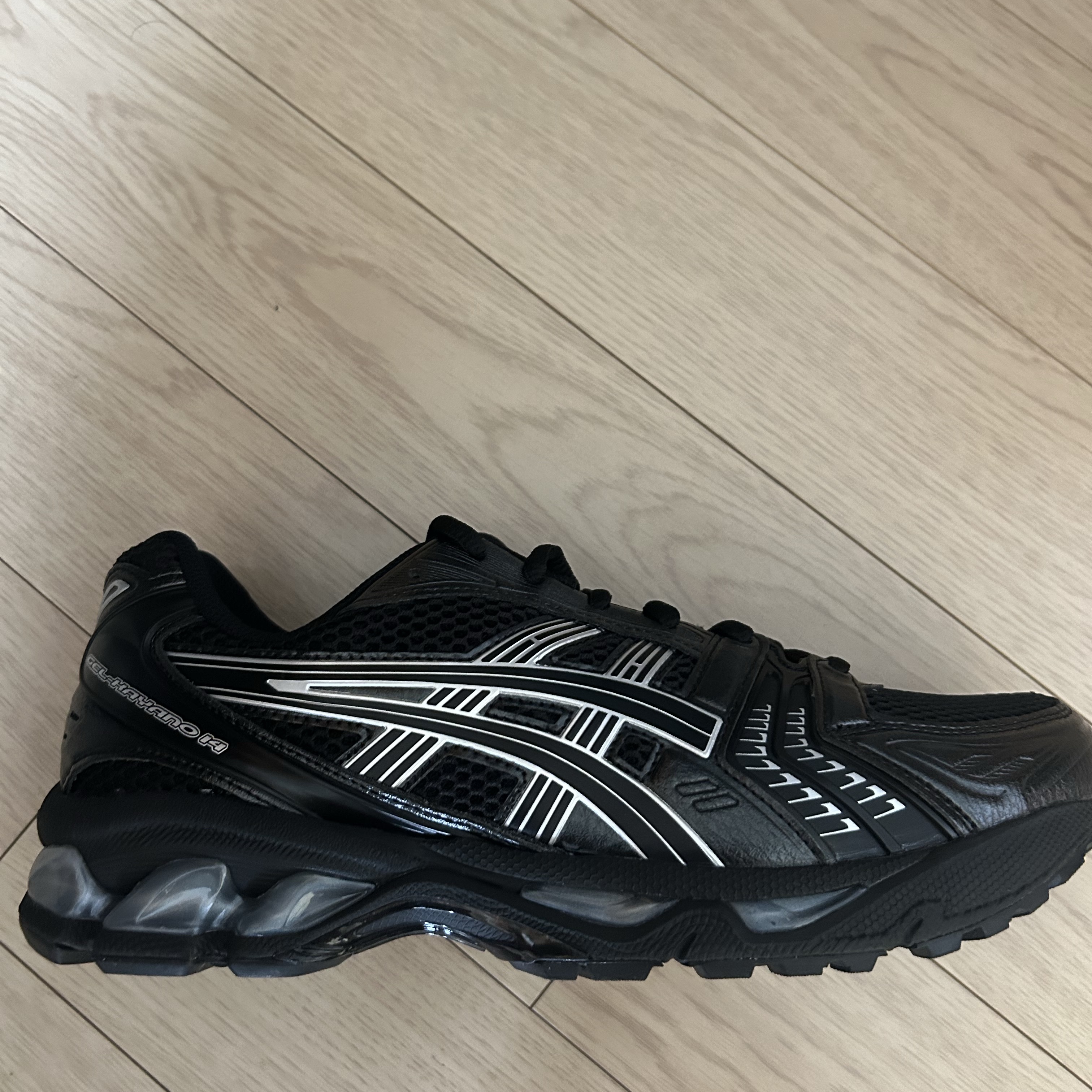 Asics Gel-Kayano 14 Black Pure Silver 착용 스타일 - 1