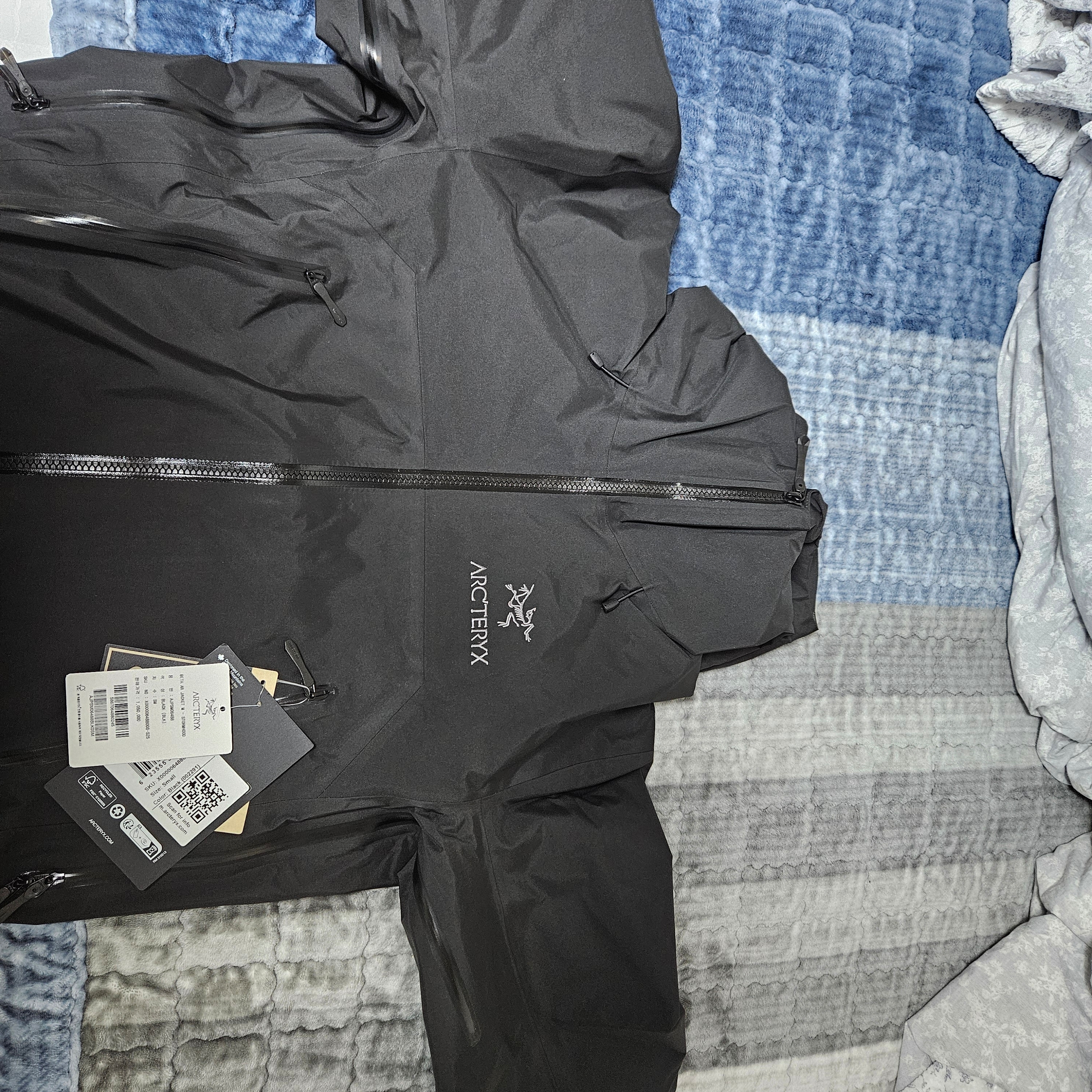Arc'teryx Beta AR Jacket Black 착용 스타일