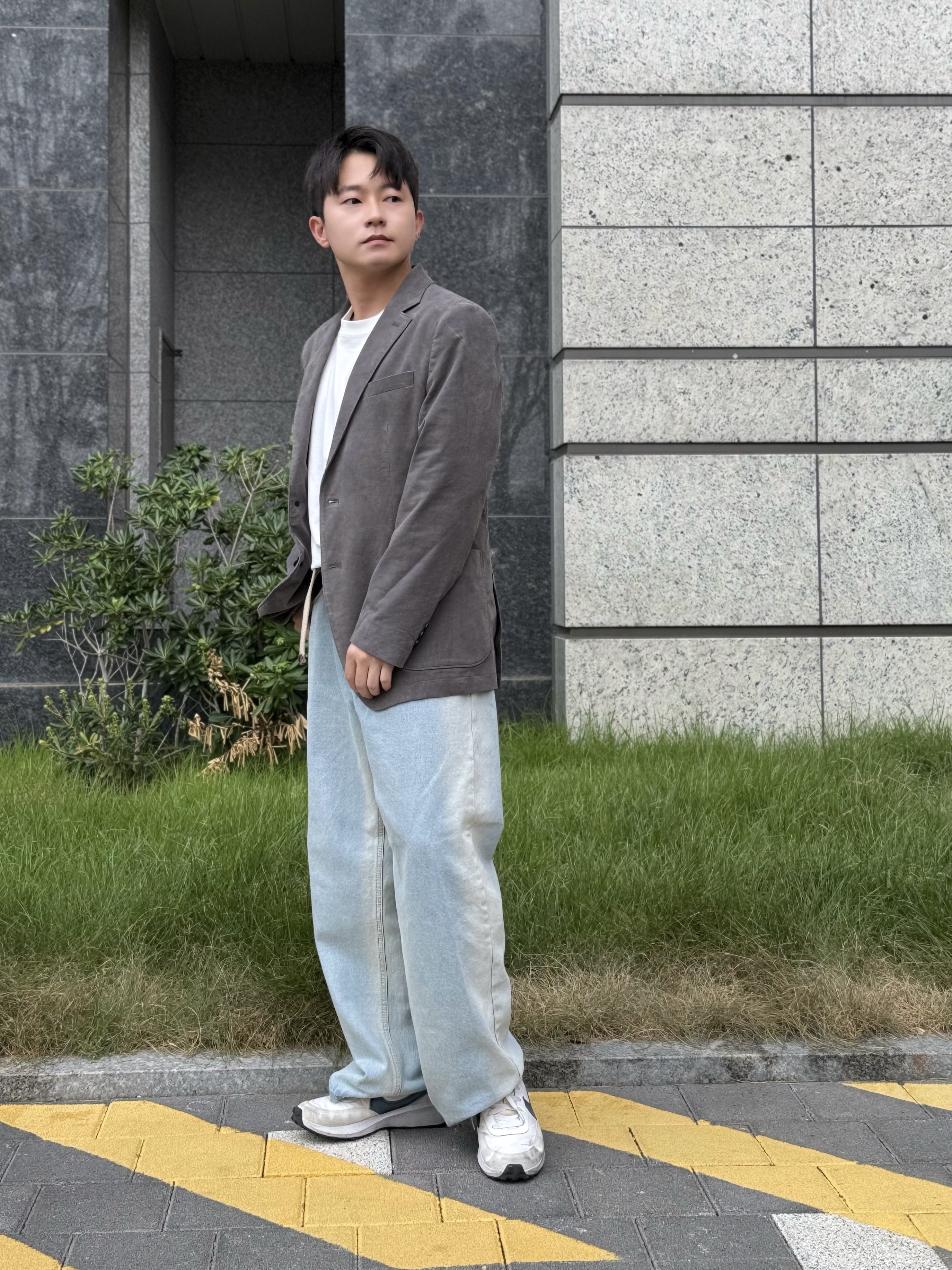 Nike Waffle Debut Summit White Black 착용 스타일 - 2