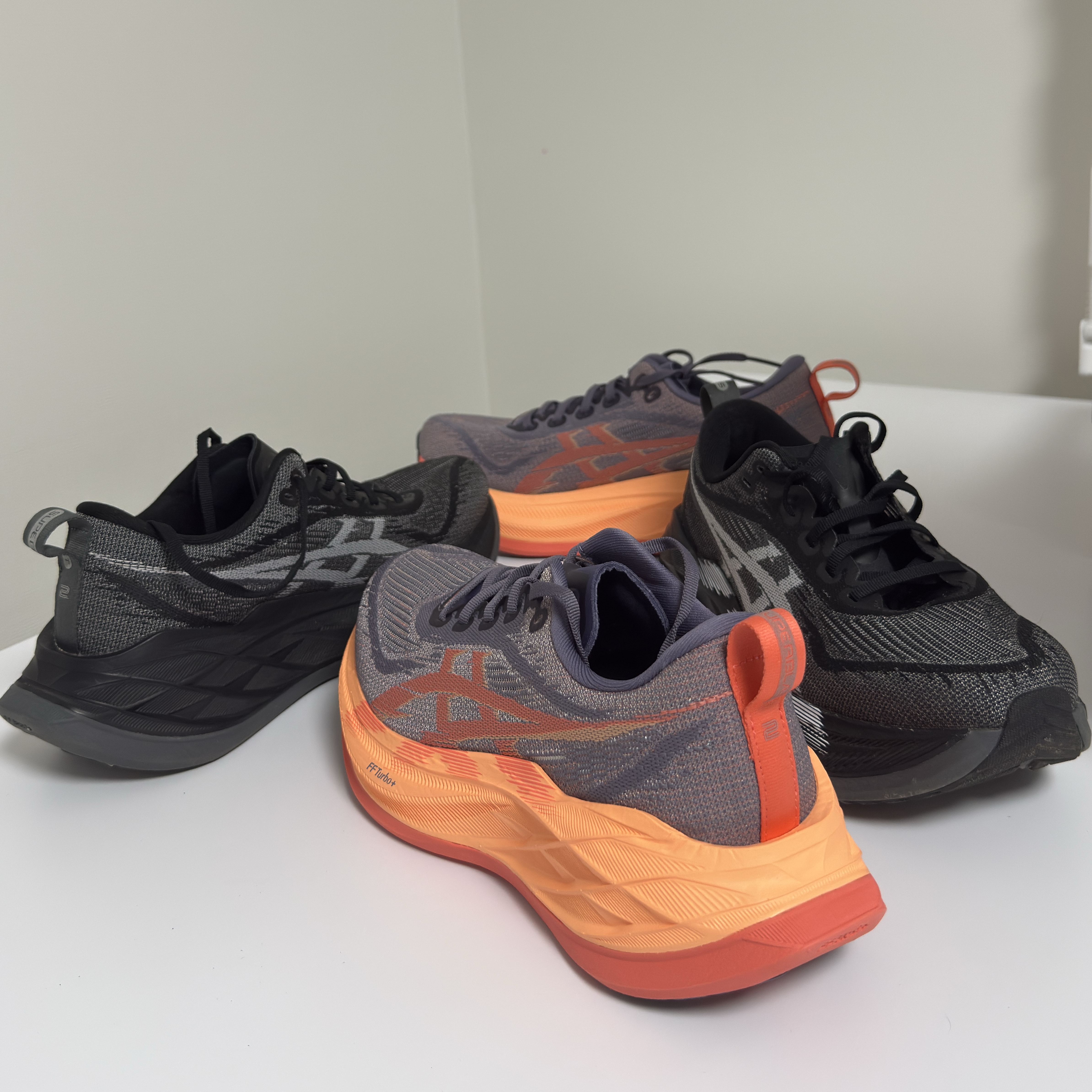 Asics Superblast 2 Greyish Purple Coral Reef, Asics Superblast 2 Black White 착용 스타일 - 2