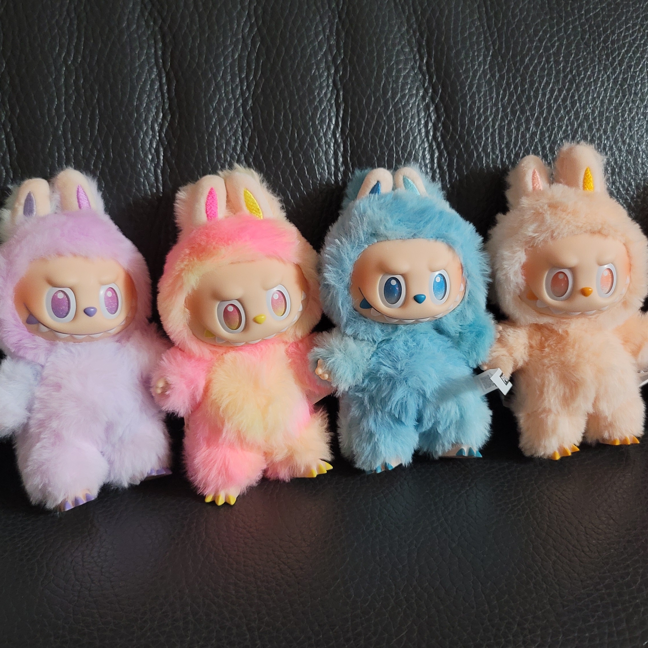 Pop Mart Labubu The Monsters Highlight Series Sealed Case (6 Blind Boxes) 착용 스타일