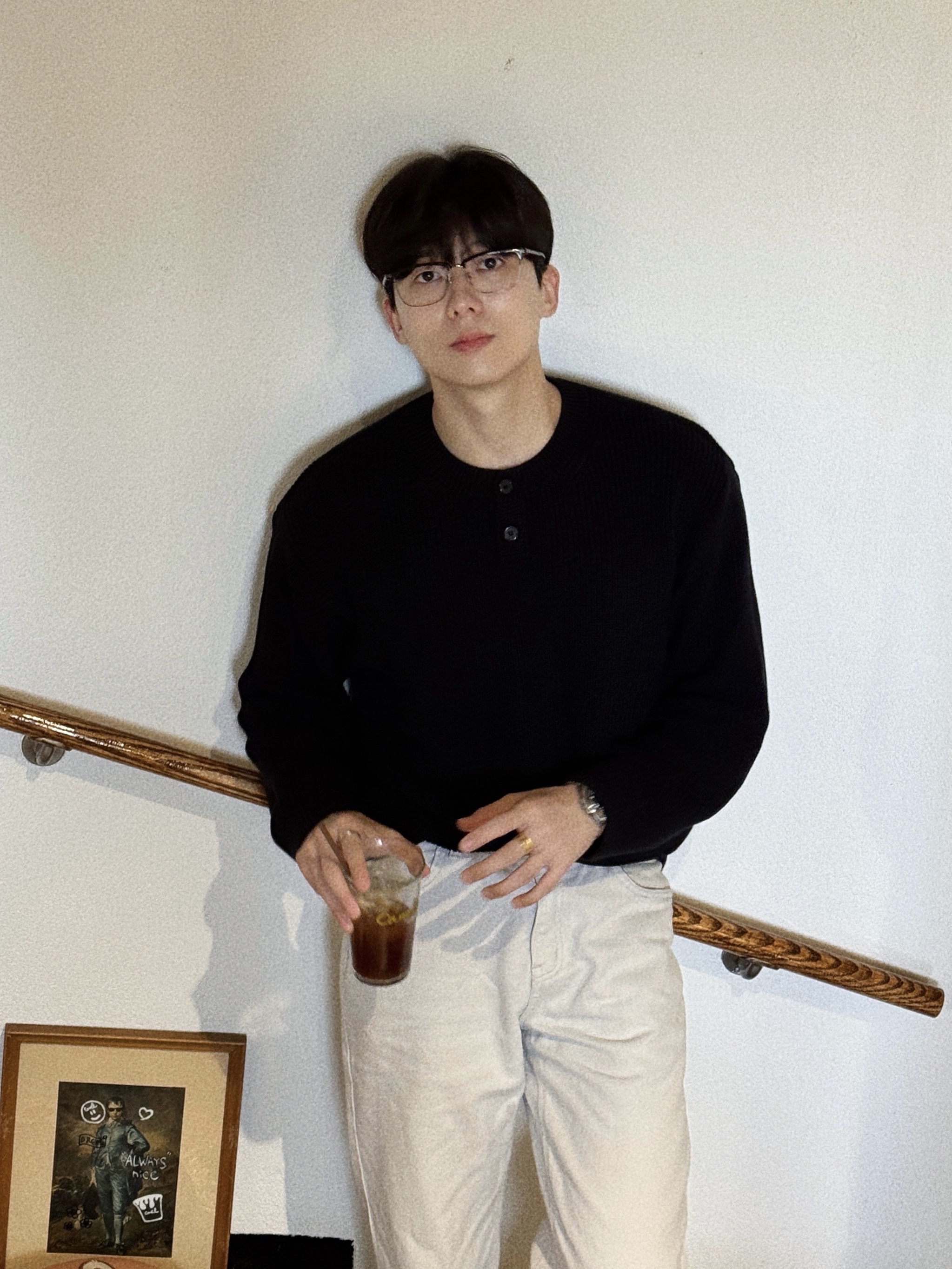 Knitted Cotton Henley Neck Waffle Knit Black 착용 스타일