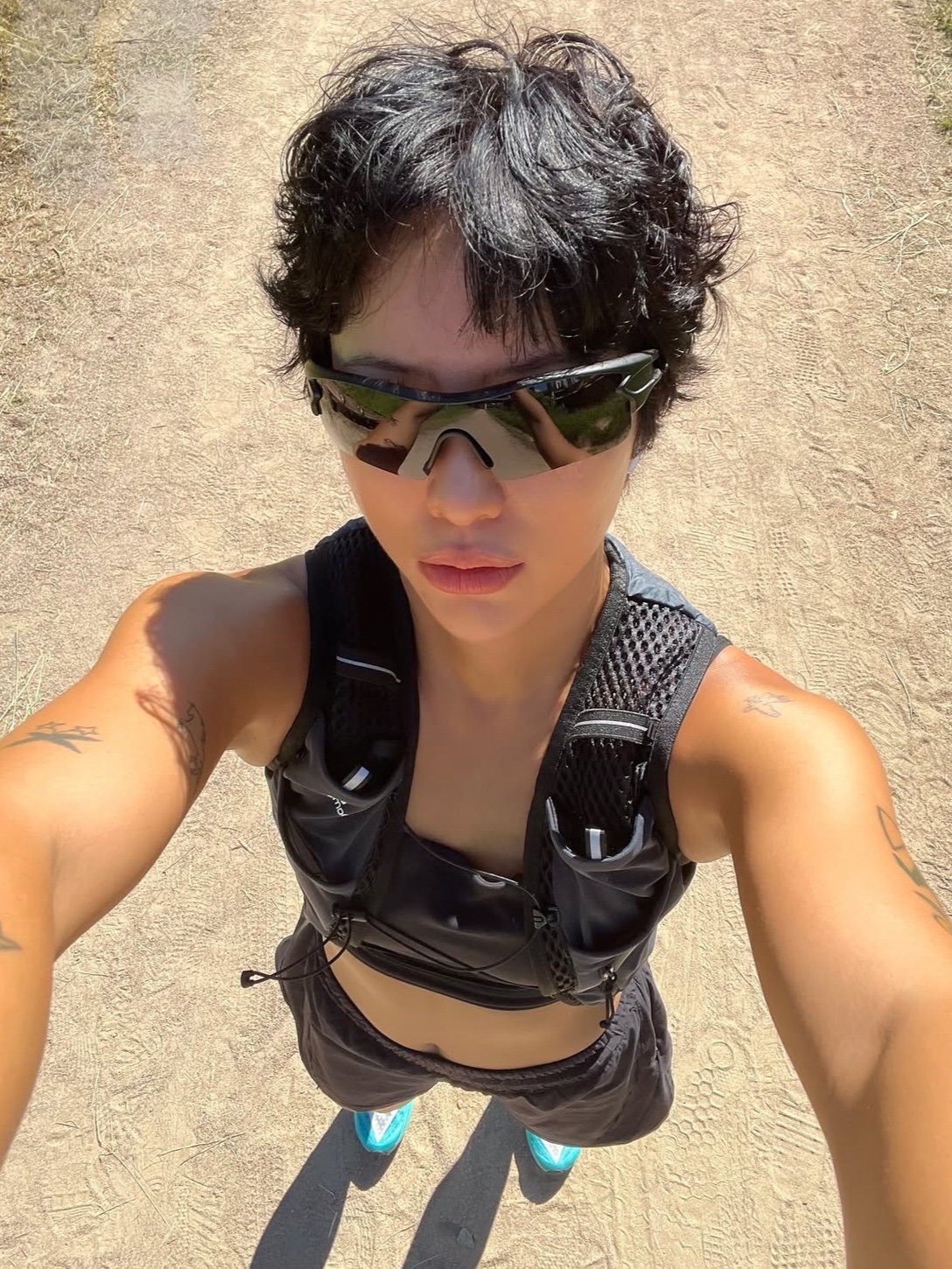 mnmpair Run Wild Sunglasses Black 착용 스타일