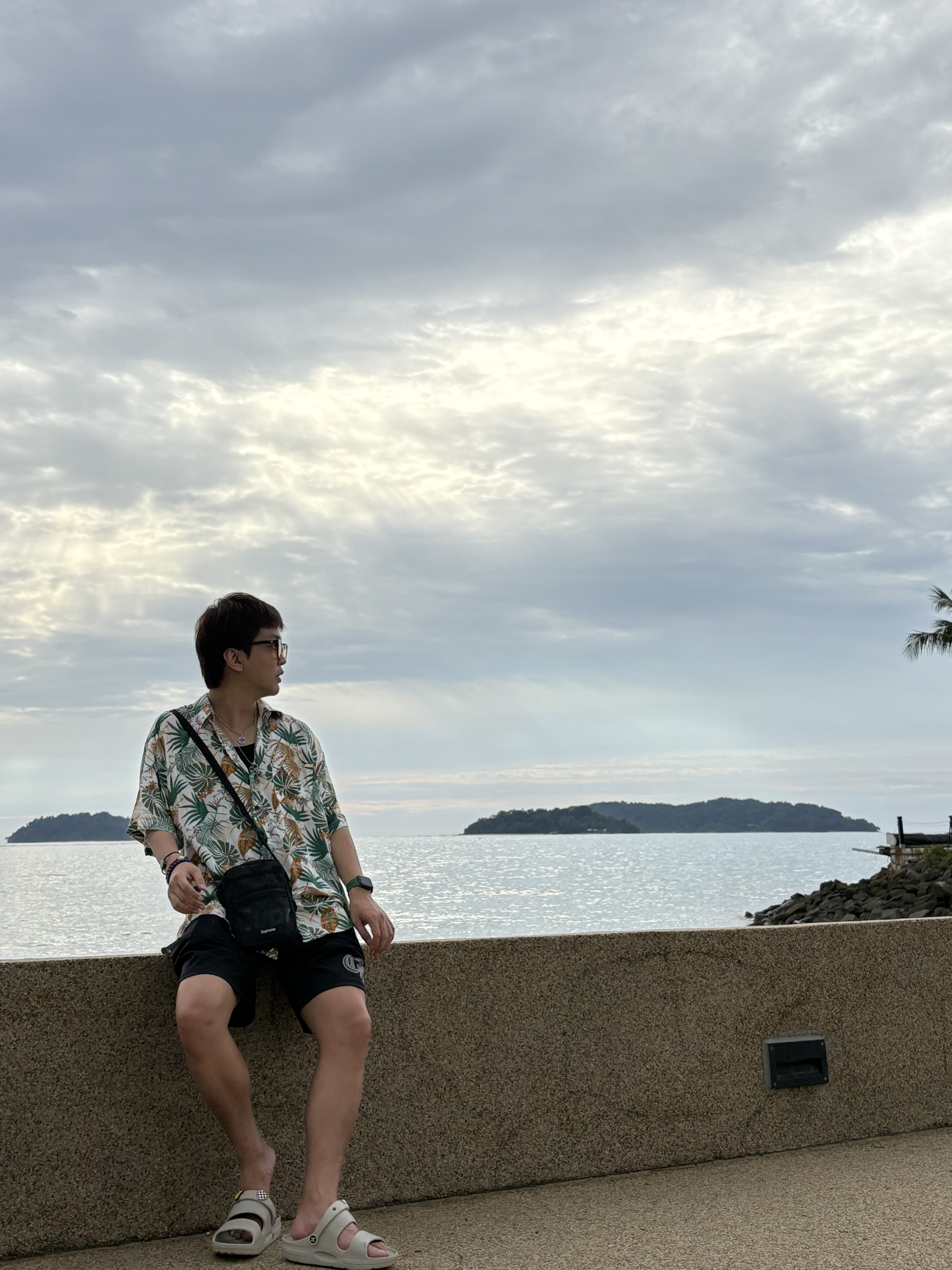 Maison Mihara Yasuhiro Peterson OG Sole OD Canvas Low-top Sneakers Red, Chrome Hearts Mesh Varsity Shorts Black 착용 스타일 - 2
