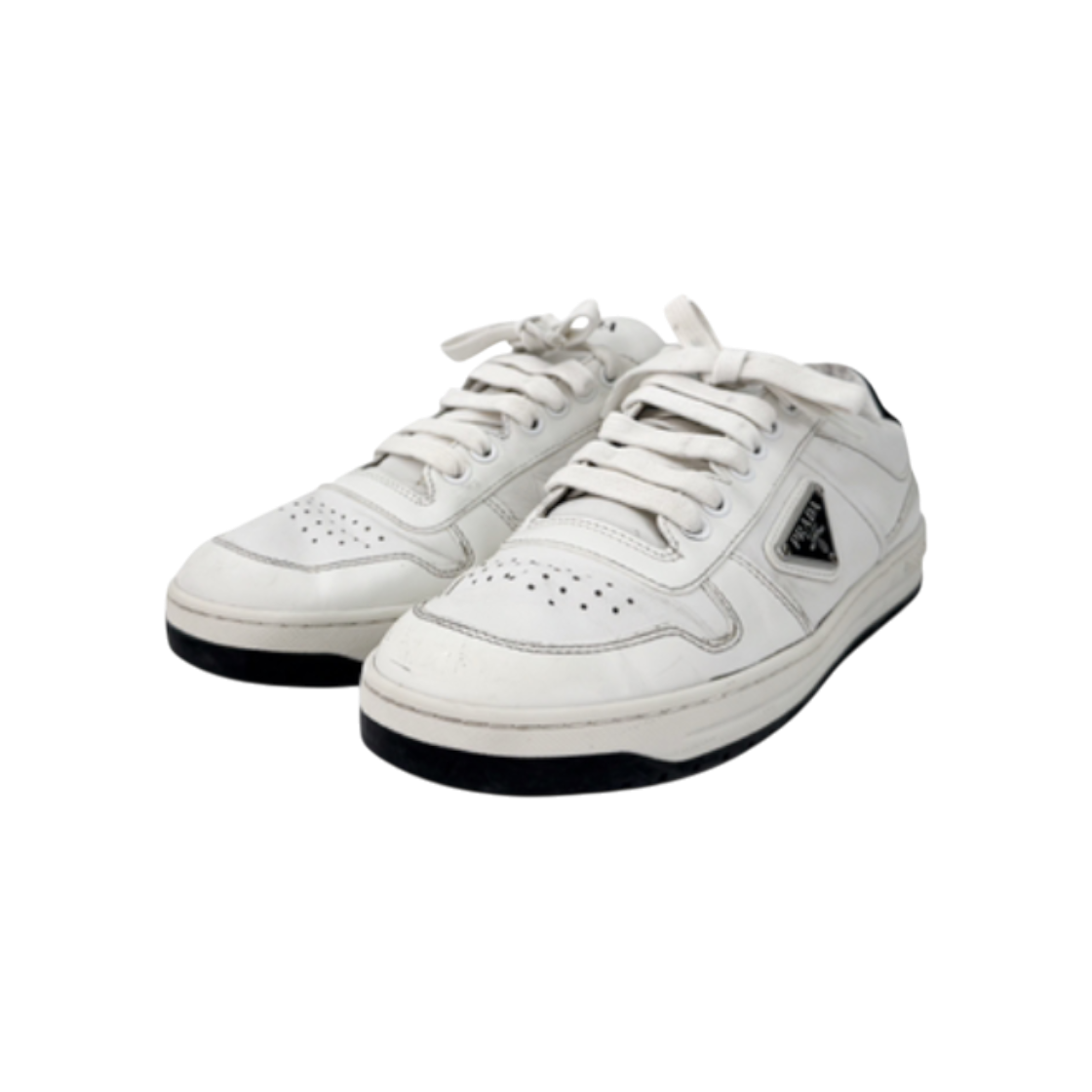 프라다 여성 삼각로고 다운타운 퍼포레이트 로우탑 스니커즈 화이트(Prada Women's Triangle Logo Downtown Perforated Low-Top Sneakers - White)