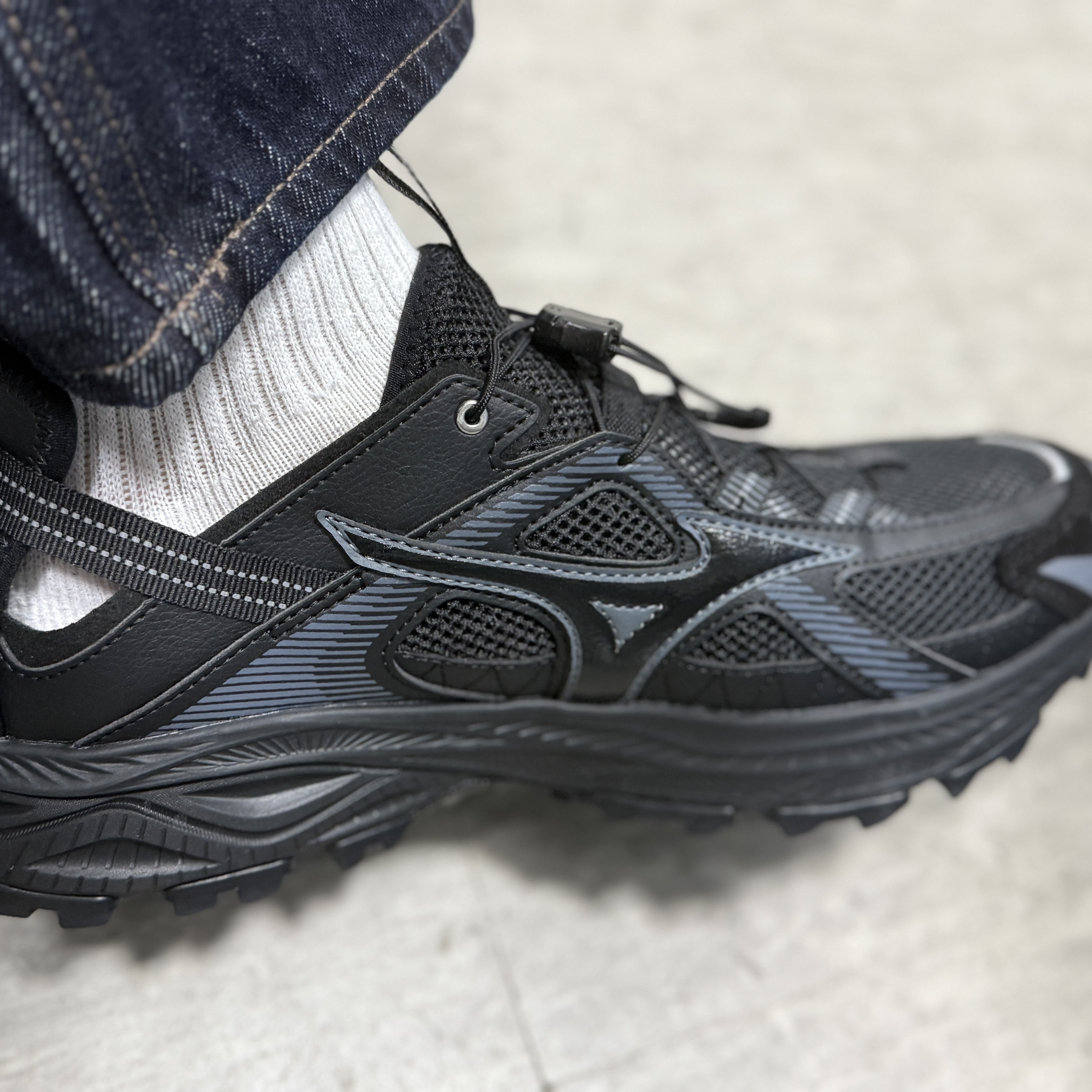 Mizuno Racer Trail SE Black, Uniqlo x JW Anderson Straight Jean Blue - KR 착용 스타일 - 1