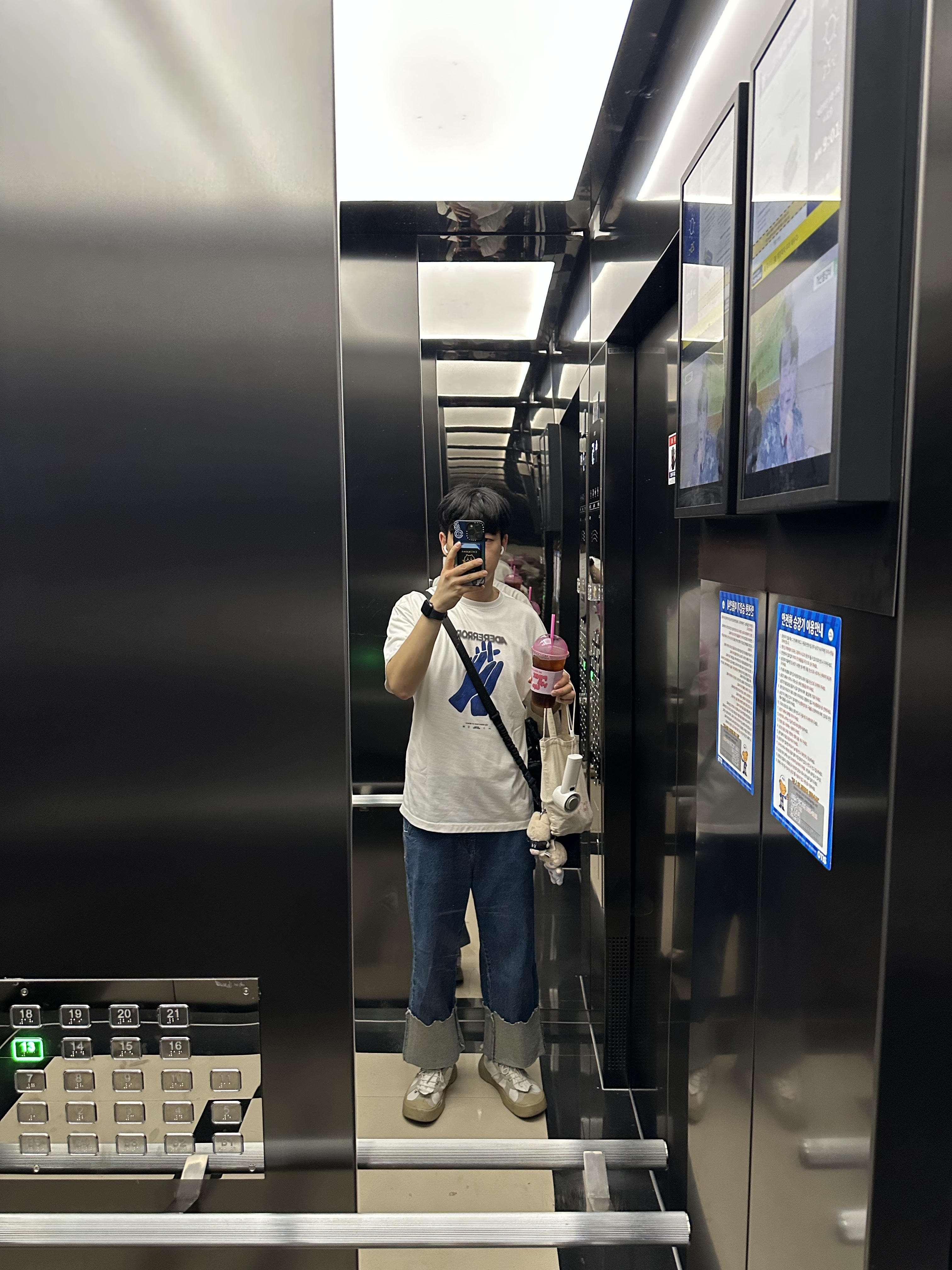 Ader Error T-Shirt Product 47 Off White 착용 스타일