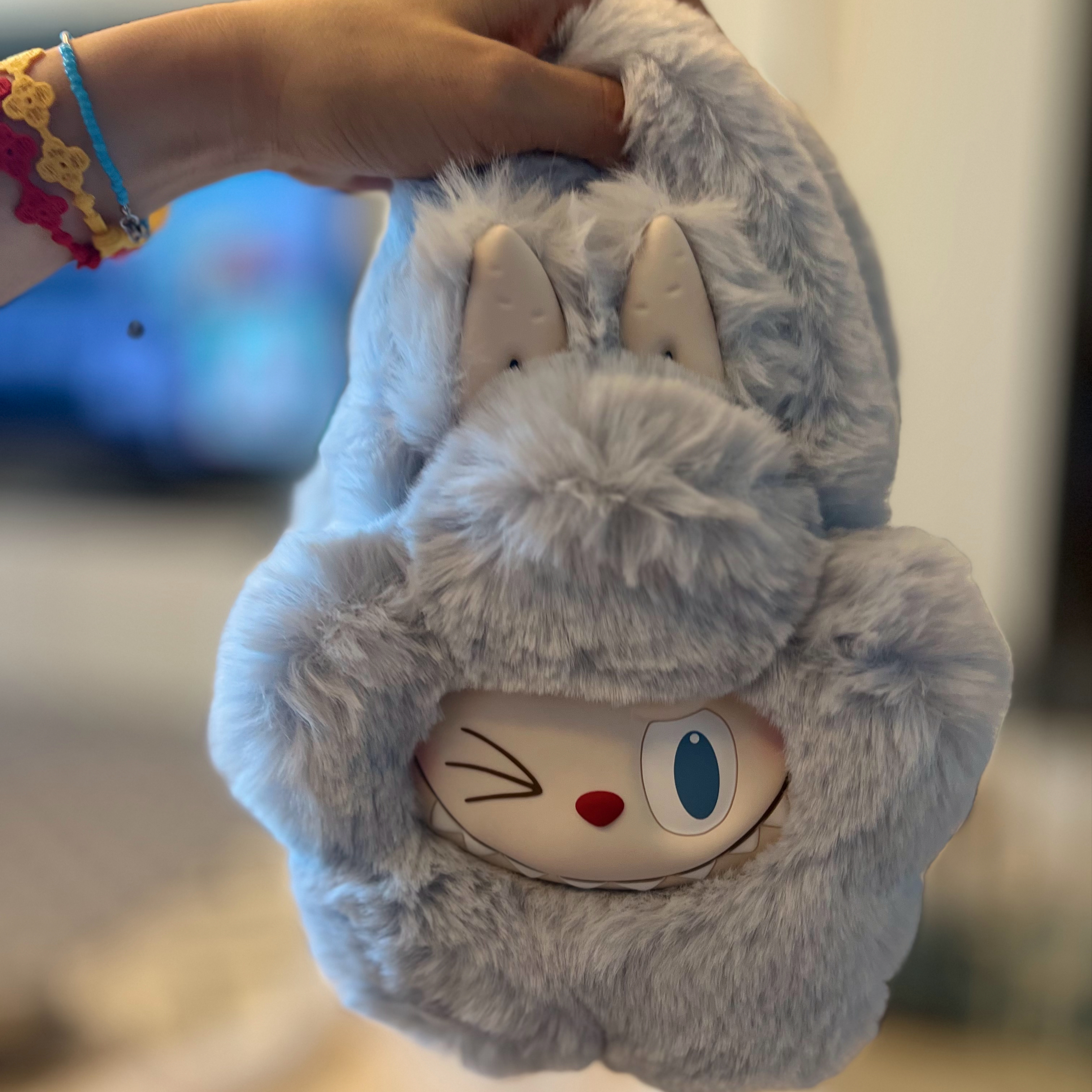 Pop Mart Labubu Classic Bag Series Plush Flower Bag Blue 착용 스타일
