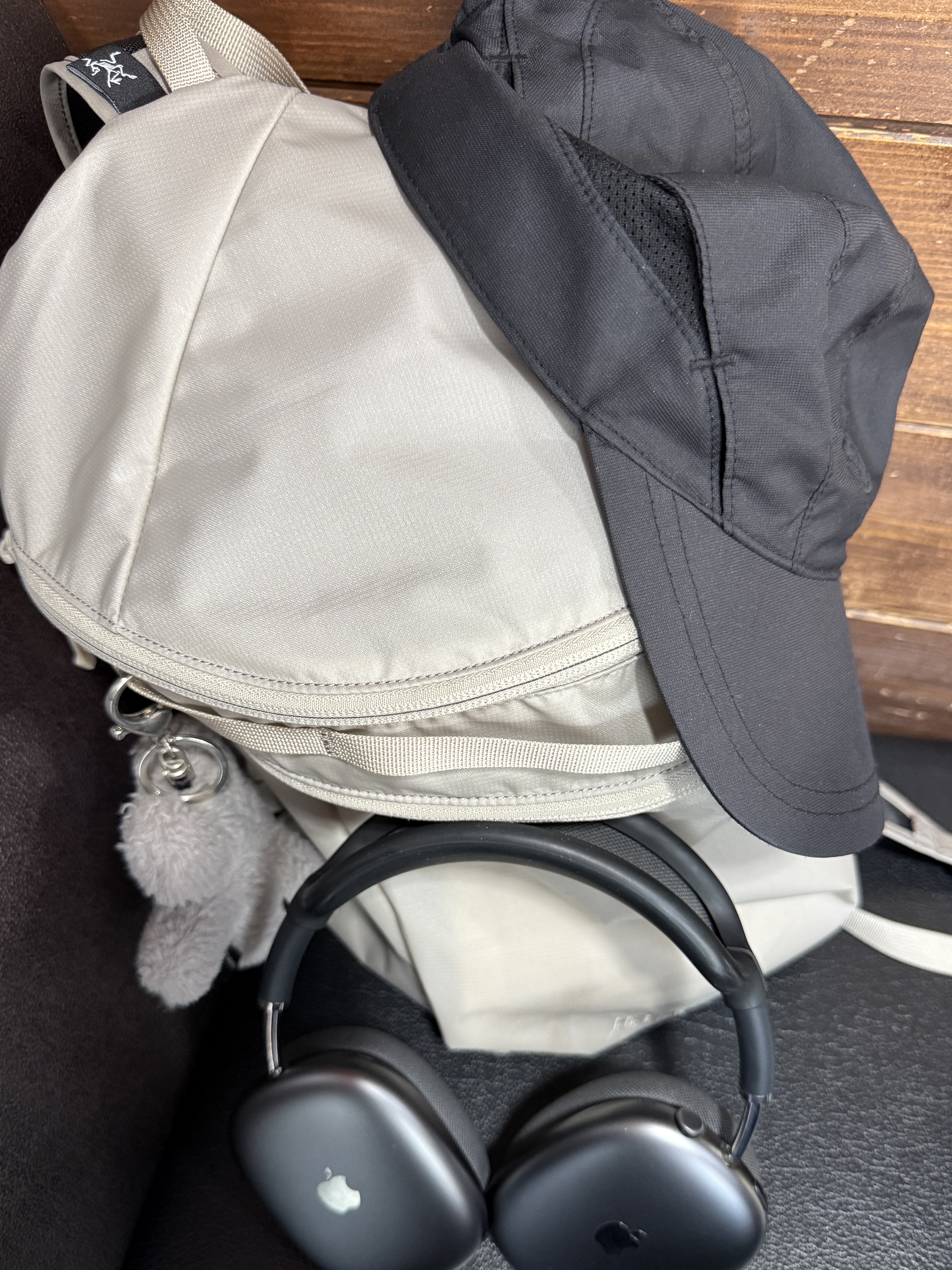 New Balance 992 Made in USA Grey - D Standard, Uniqlo C Wide Parachute Pants Olive - KR 착용 스타일 - 2