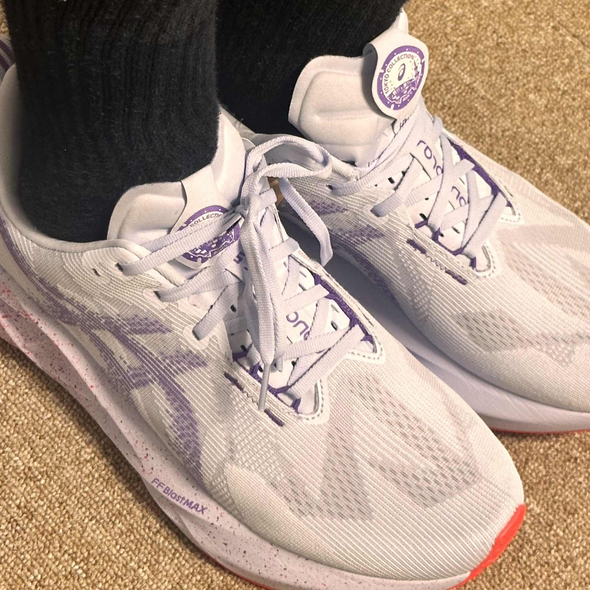 Asics Novablast 5 Tokyo Blue Fade Edo Purple 착용 스타일 - 3