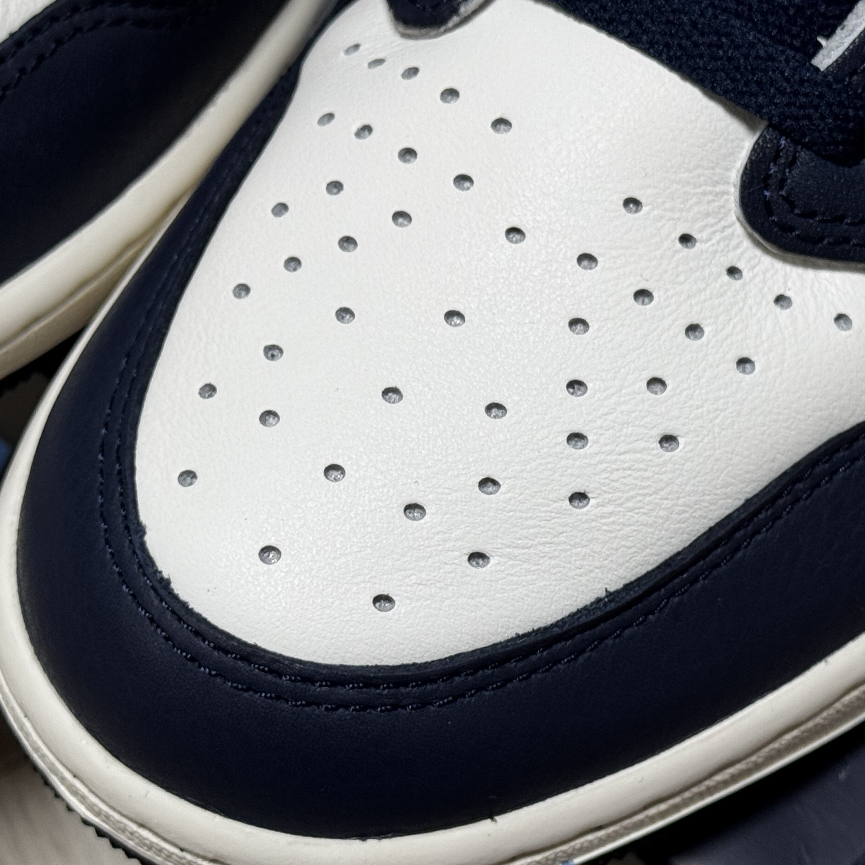 Jordan 1 Low Obsidian 착용 스타일