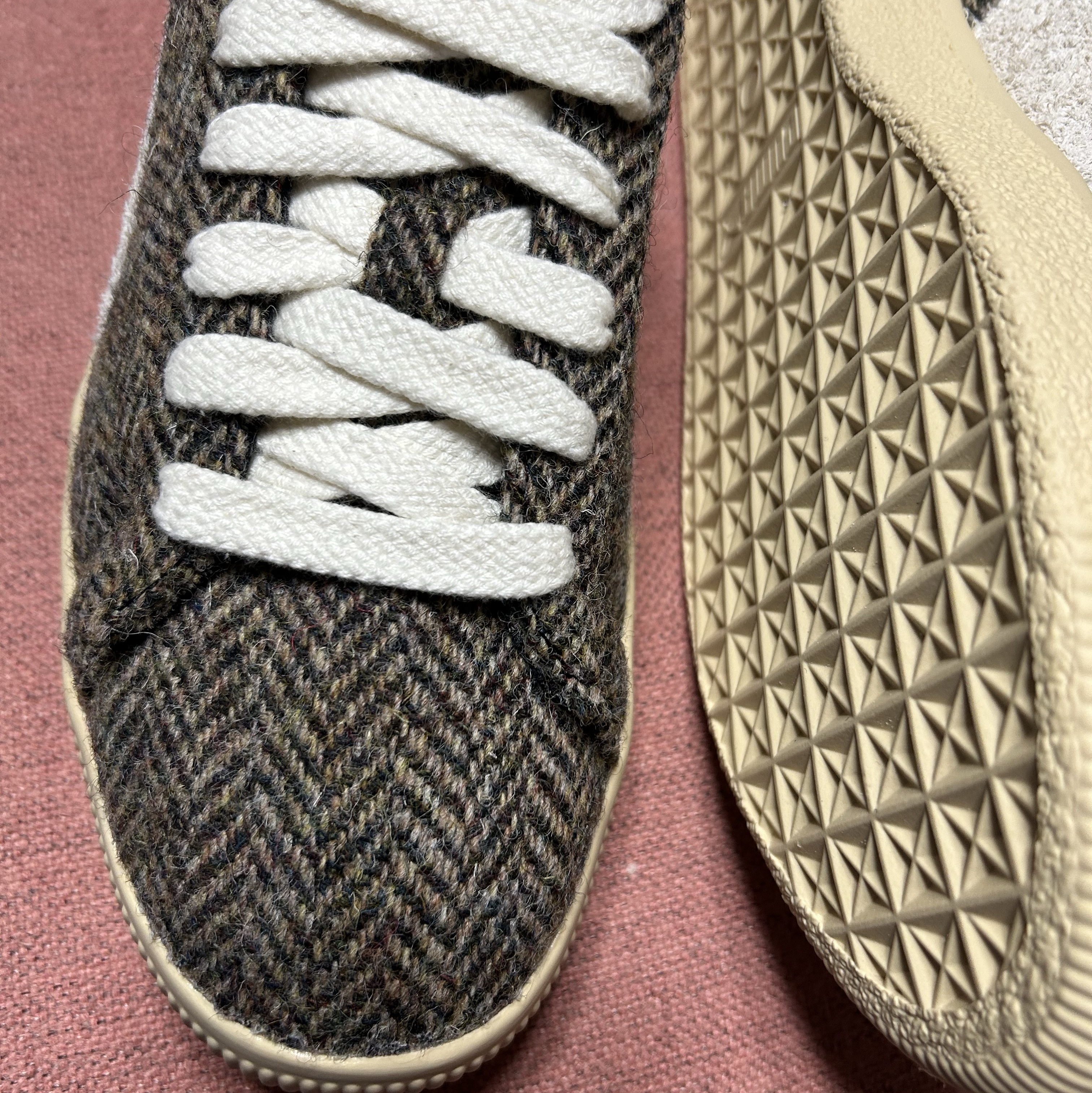 Puma Clyde Harris Tweed Chamomile Sugared Almond 착용 스타일