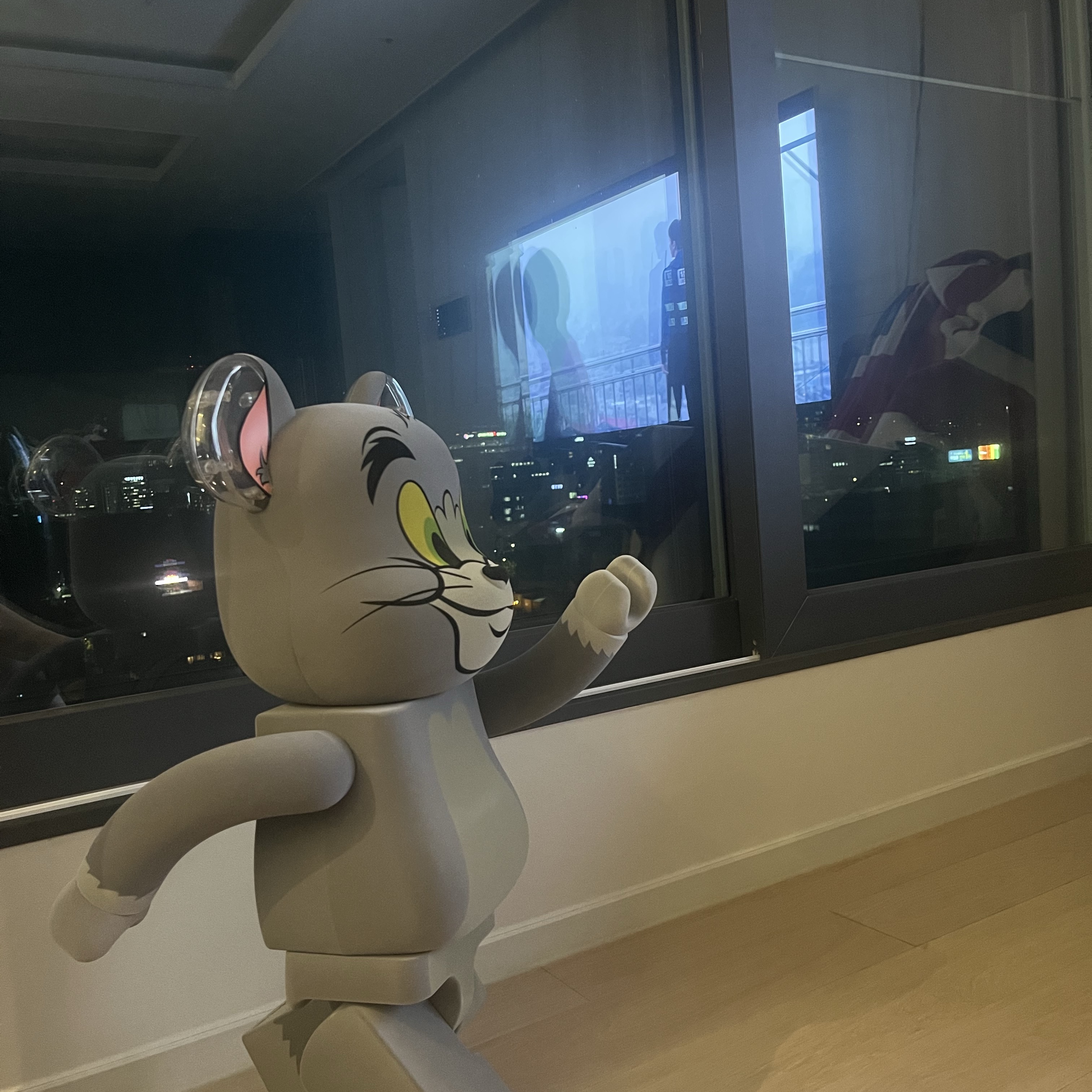 Bearbrick Tom & Jerry Tom Flocky Ver. 1000% 착용 스타일