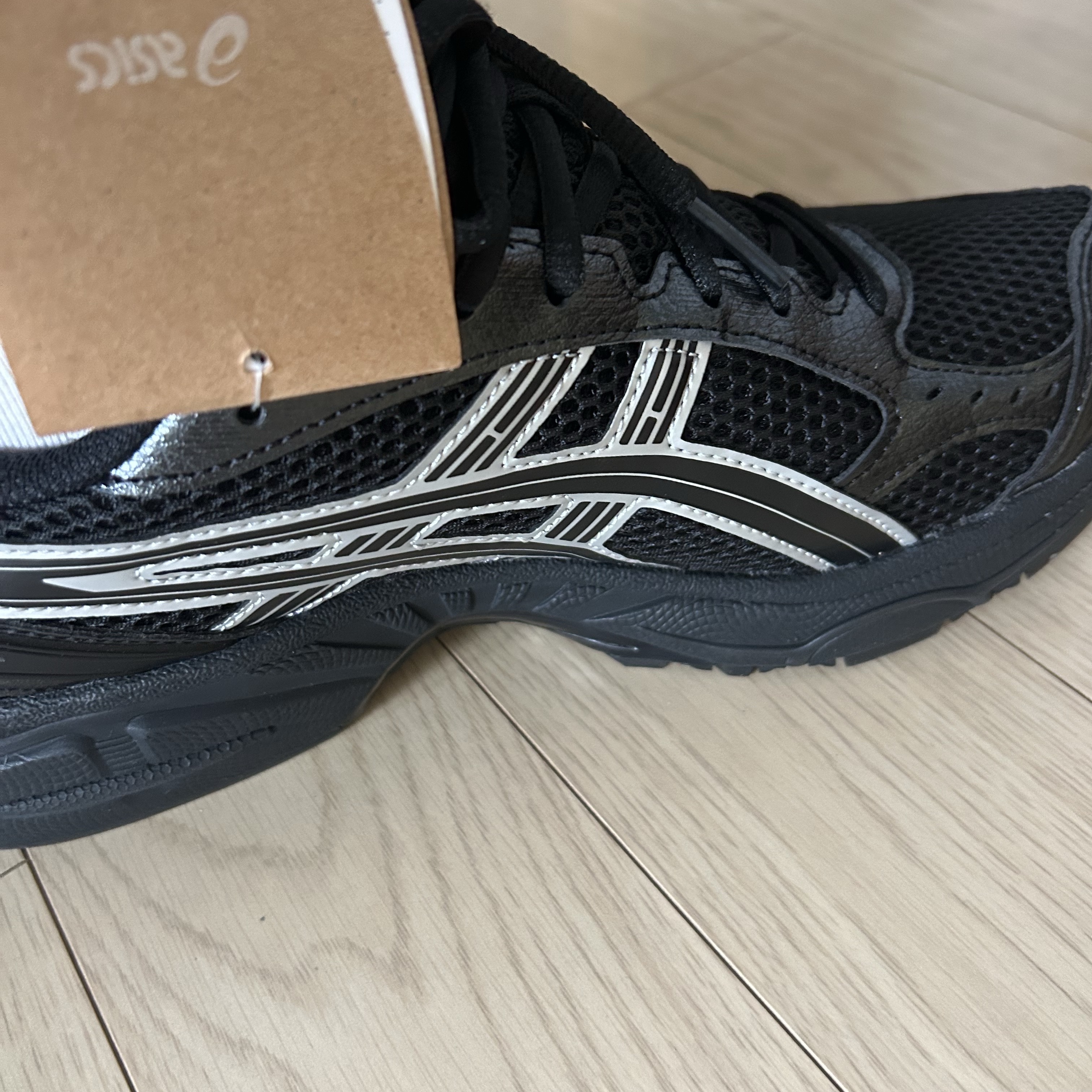 Asics Gel-Kayano 14 Black Pure Silver 착용 스타일 - 2