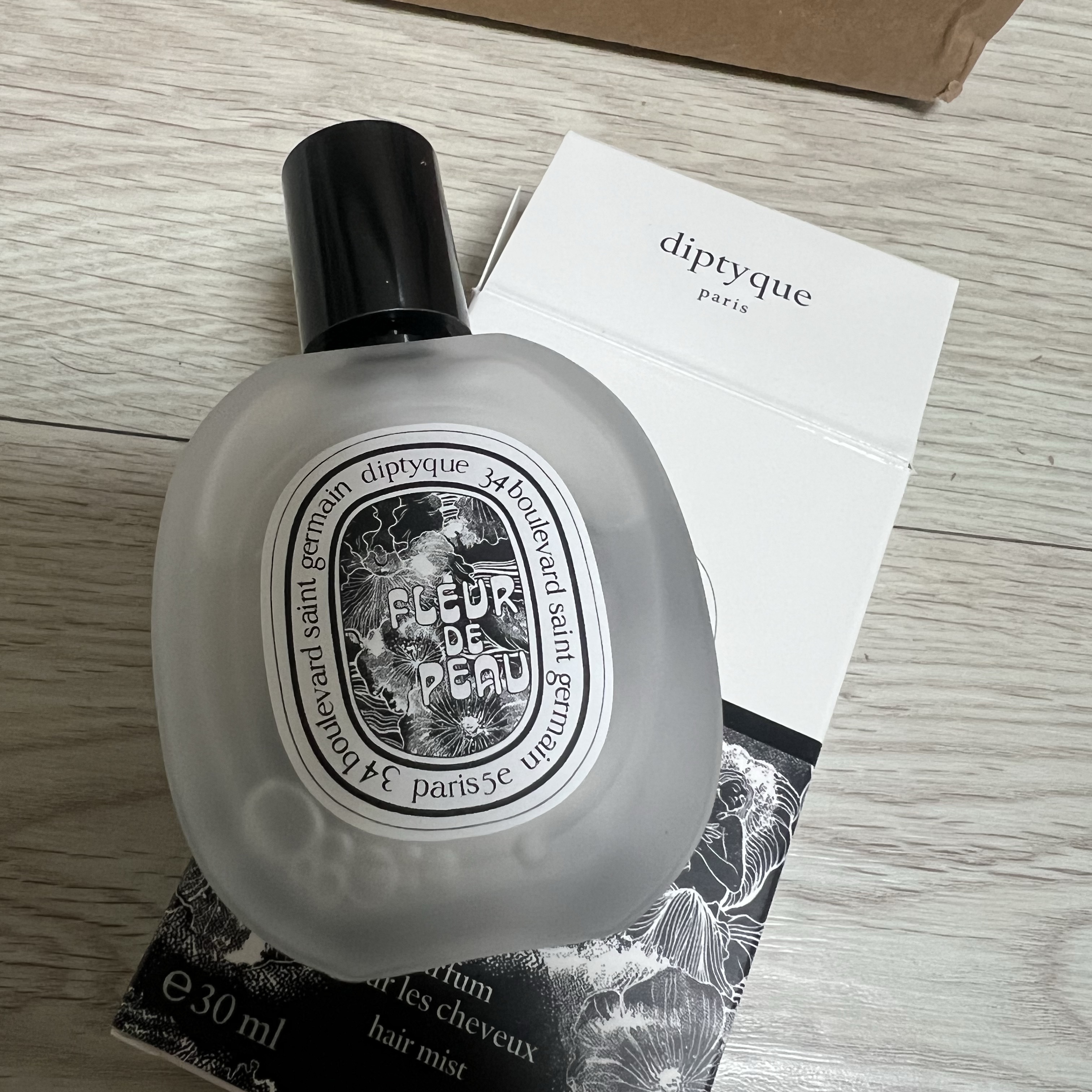 Diptyque Hair Mist Fleur De Peau 30ml 착용 스타일 - 3