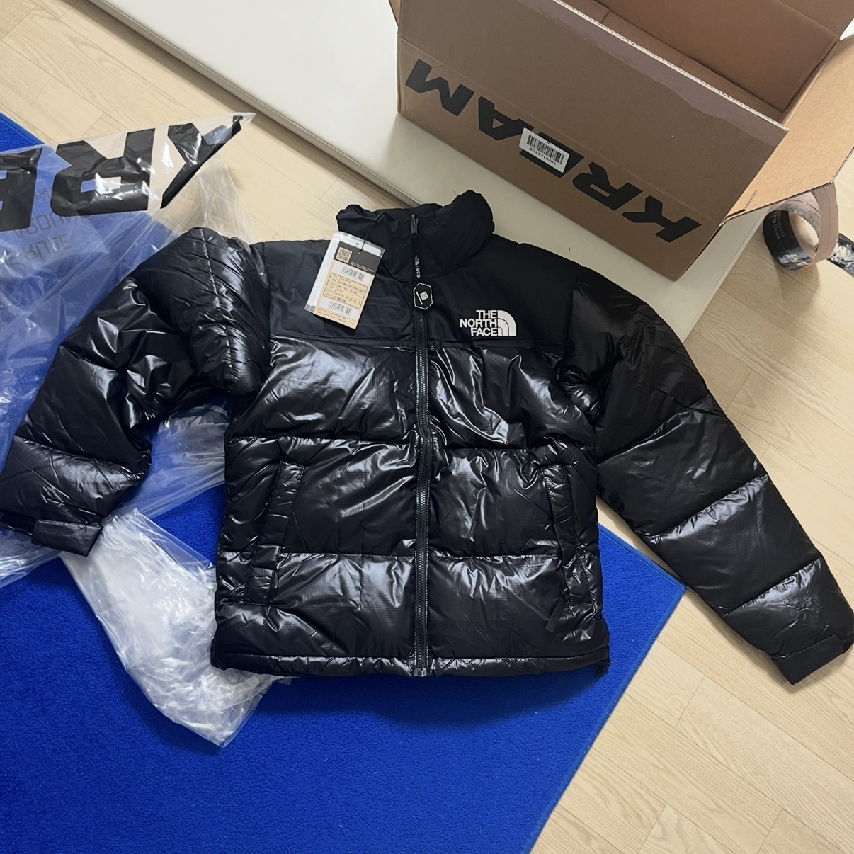 The North Face 1996 Eco Nuptse Jacket Real Black 착용 스타일 - 1